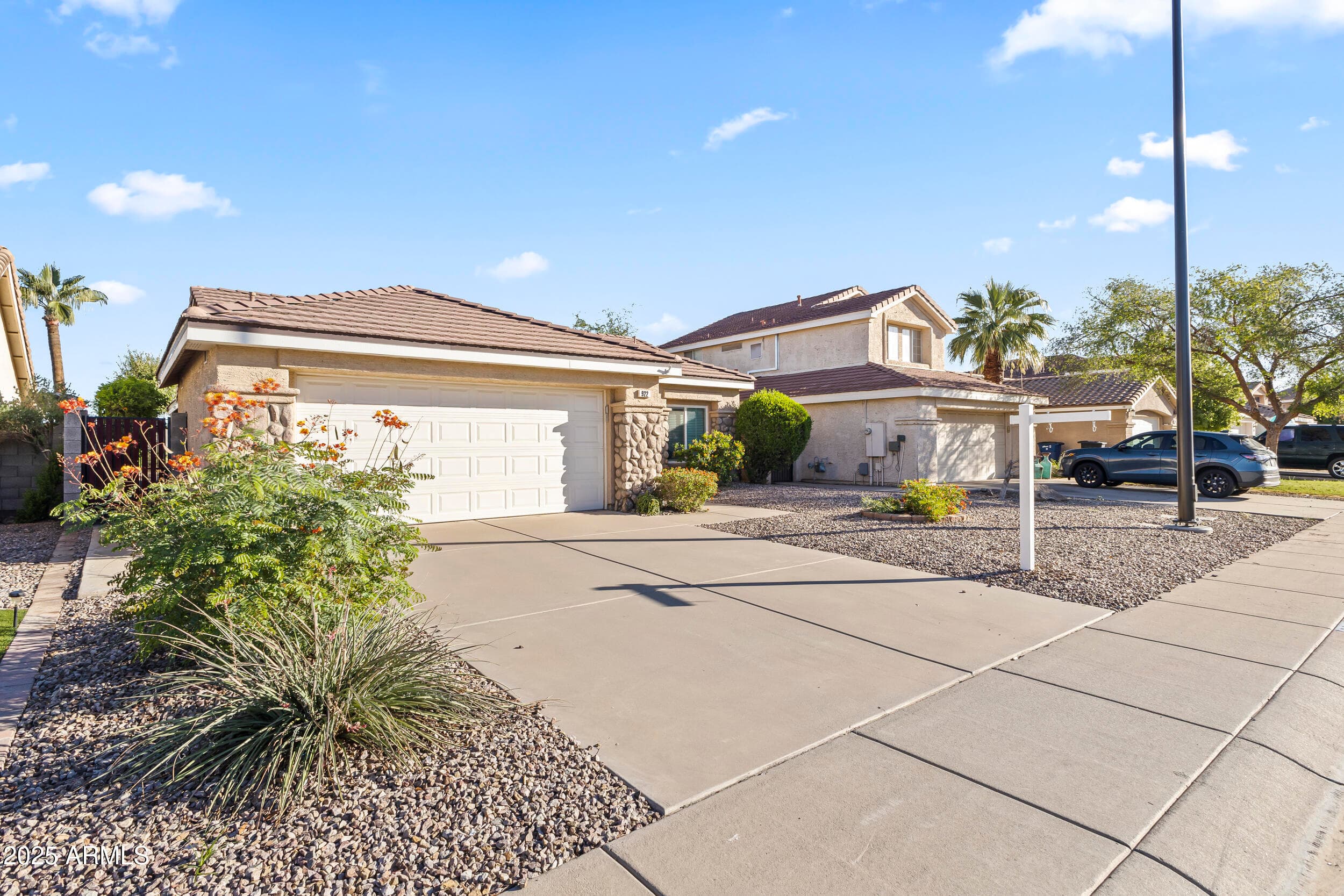 922 W Hudson Way — photo 2