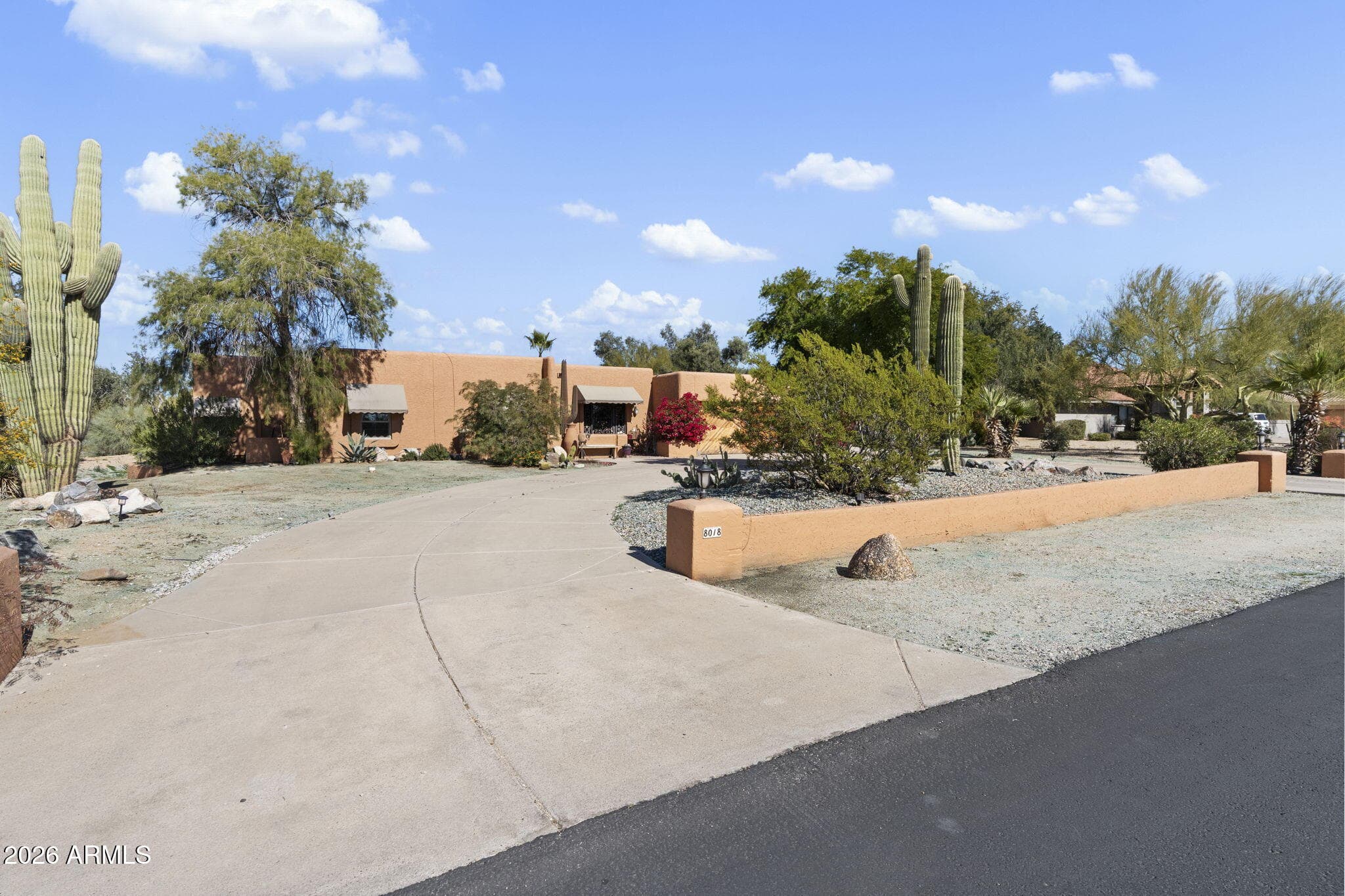 8018 E Vista Bonita Dr — photo 2