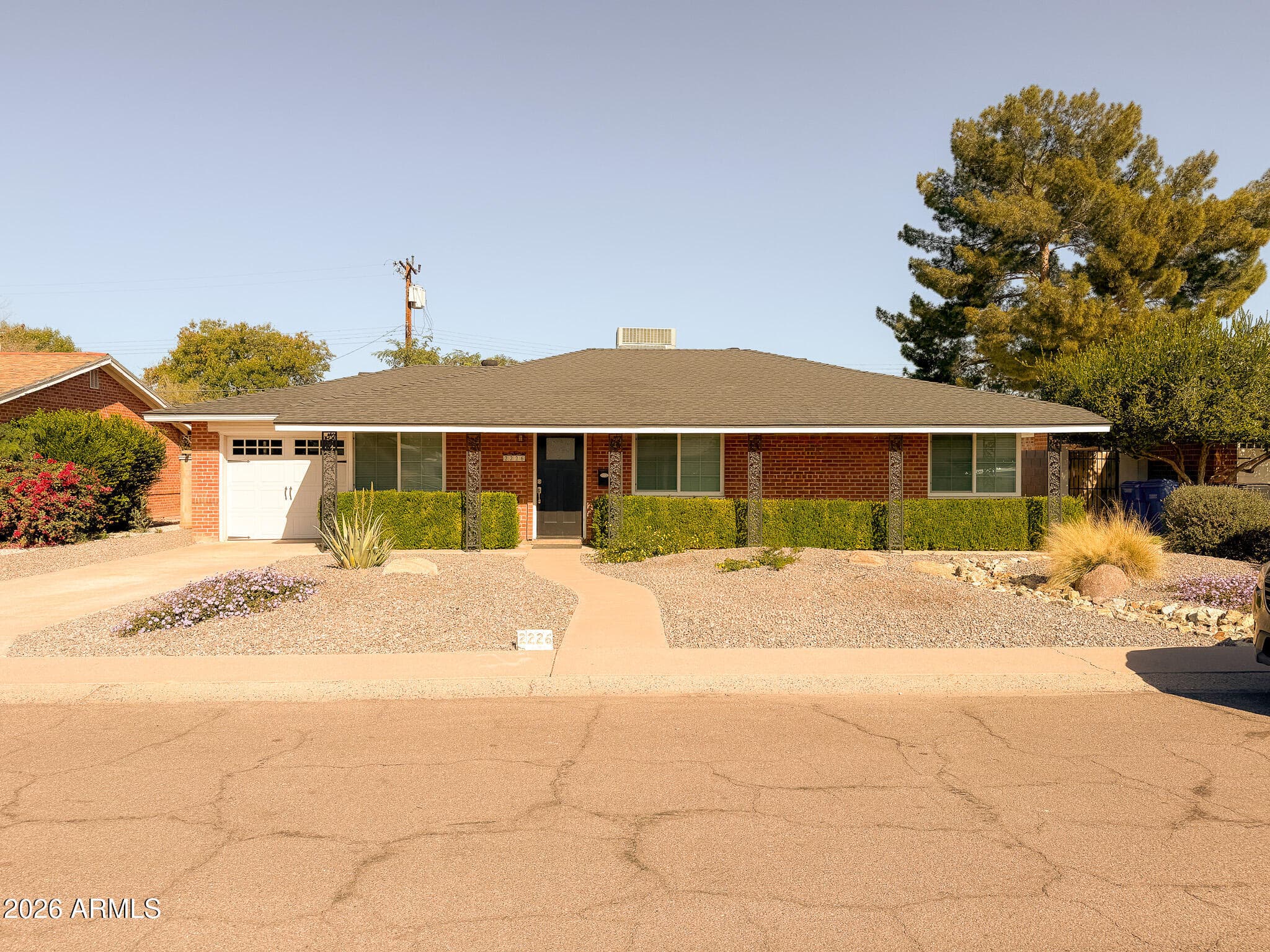 2226 E Devonshire Ave — photo 1