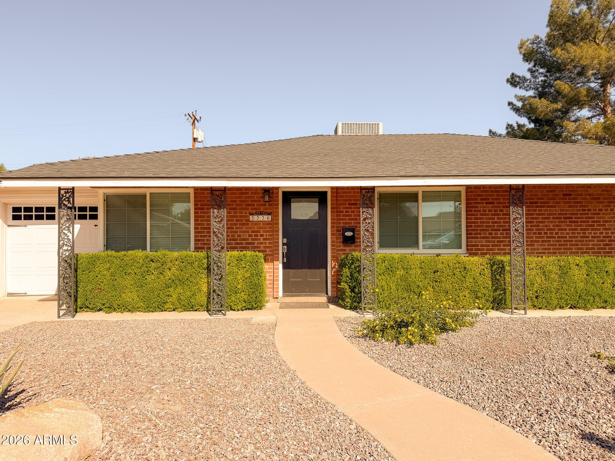 2226 E Devonshire Ave — photo 2