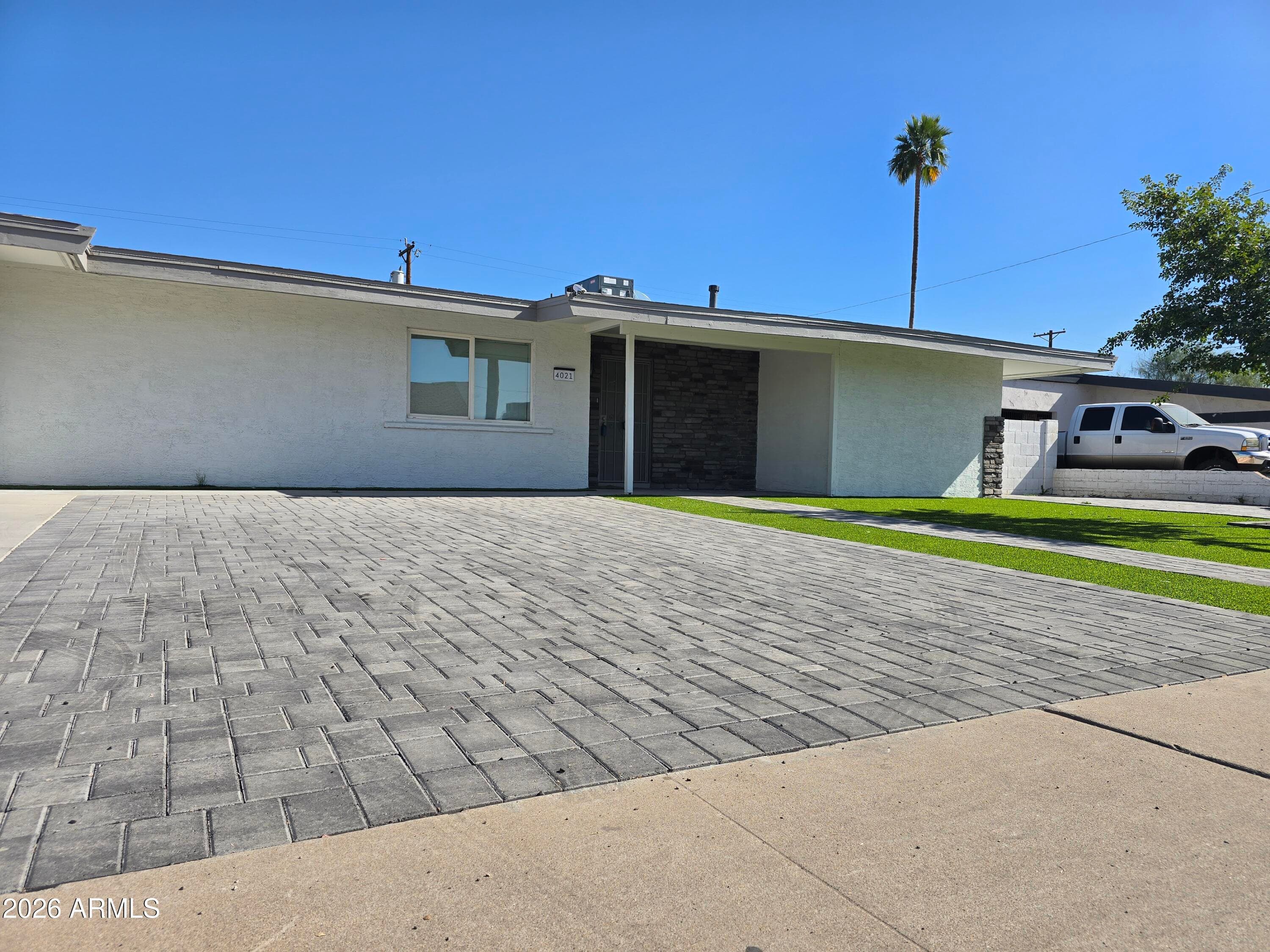 4021 N 49th Ave — photo 2