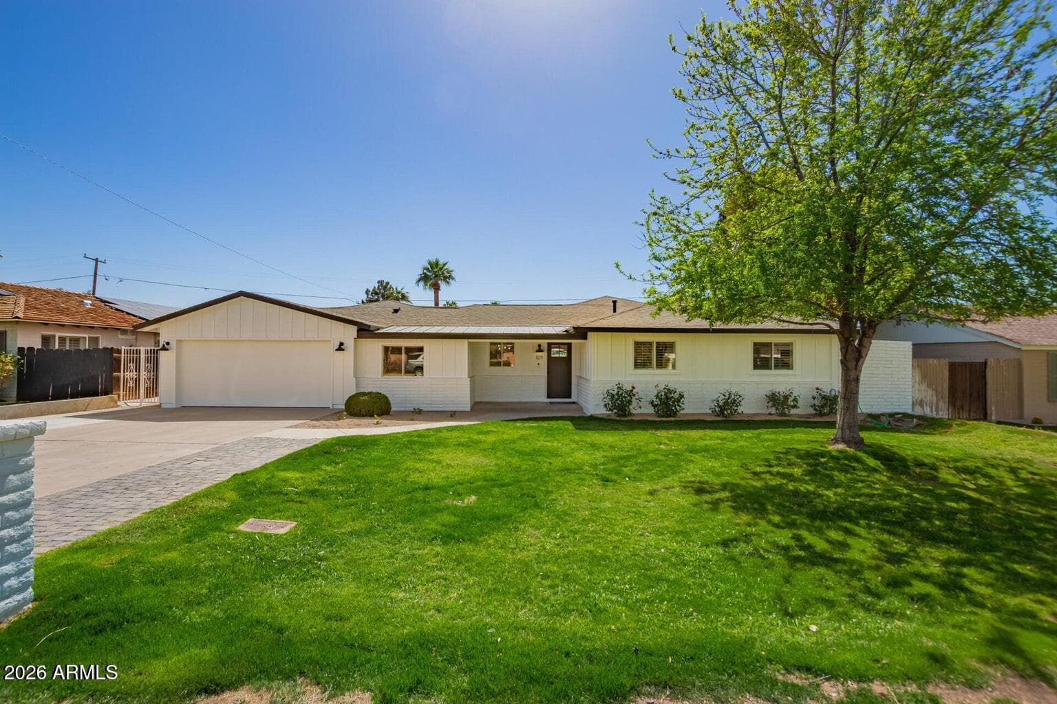 829 E Desert Park Ln — photo 1