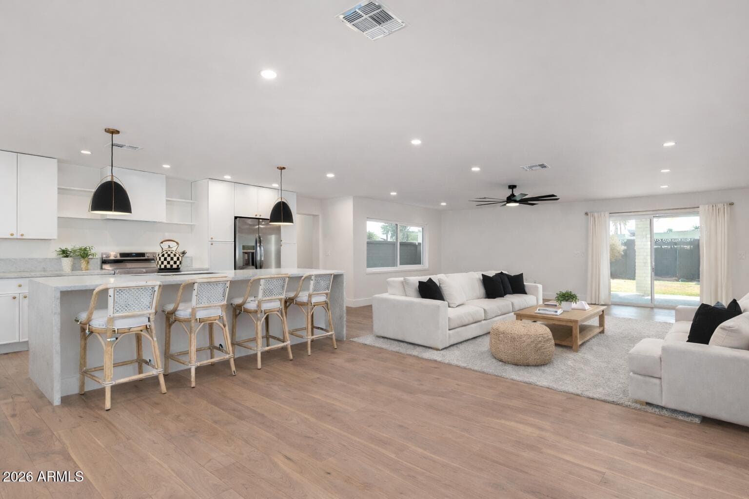 829 E Desert Park Ln — photo 2