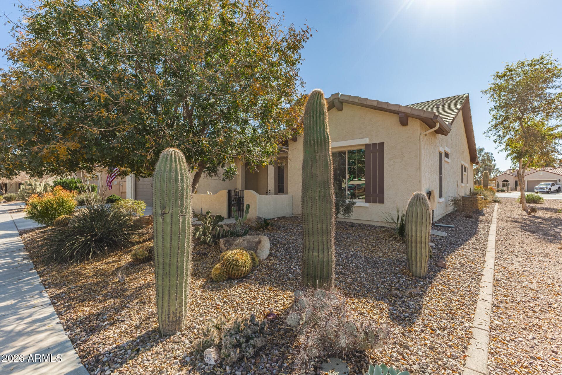 3525 N HUDSON DR - See more photos
