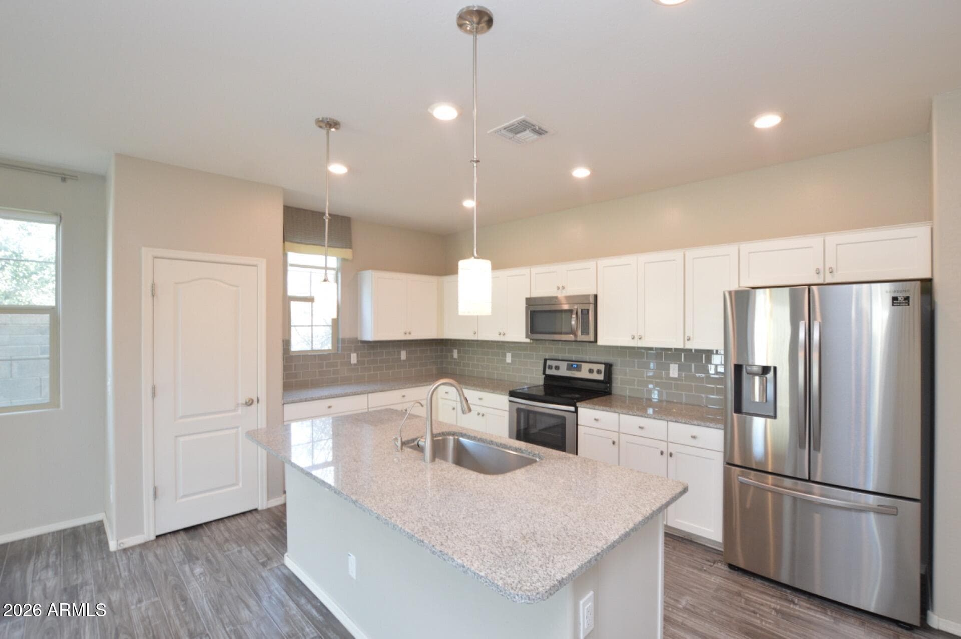214 E Bluejay Dr — photo 2
