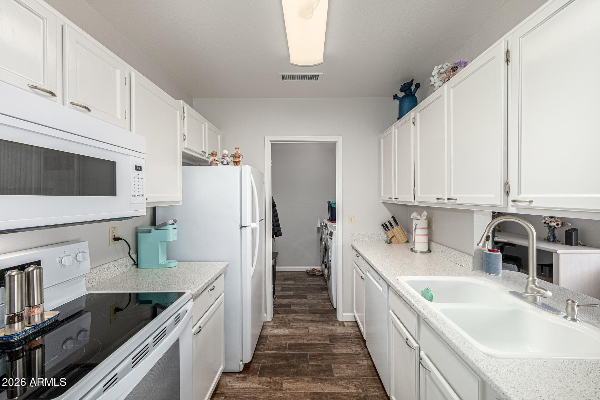 1518 E SPYGLASS DR - Photo 4