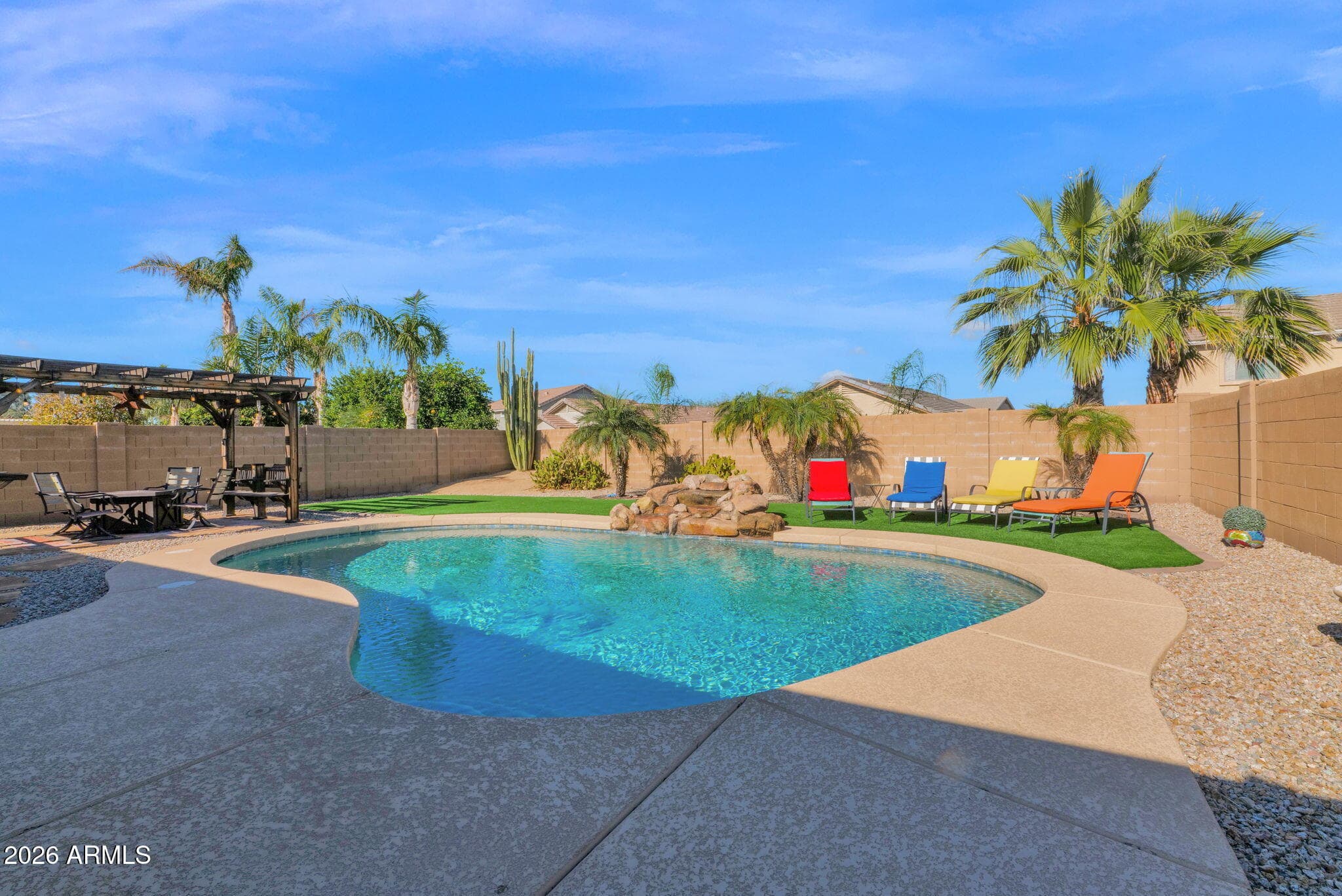 2004 W Half Moon Circle — photo 1