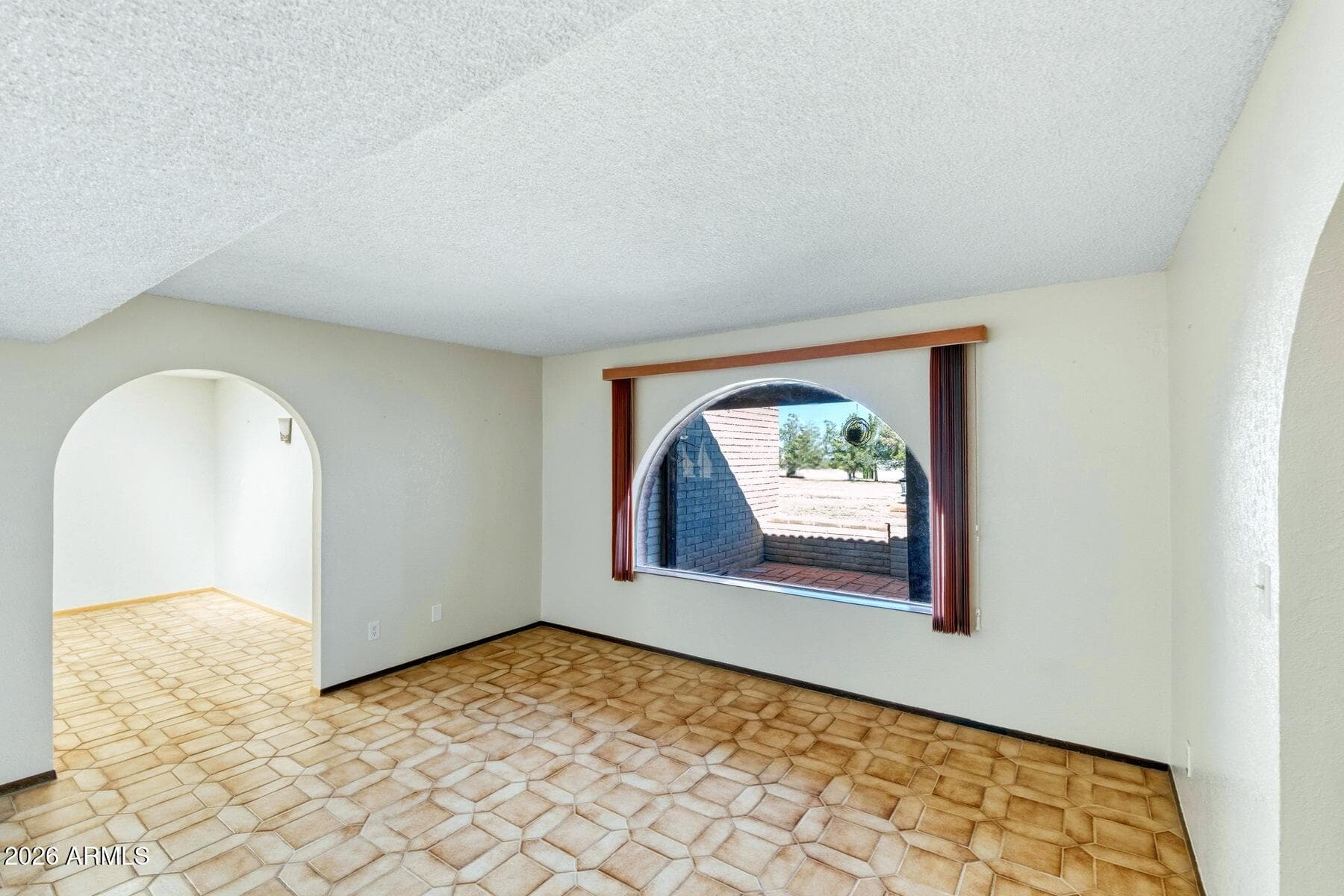 5210 S APACHE AVE - Photo 5