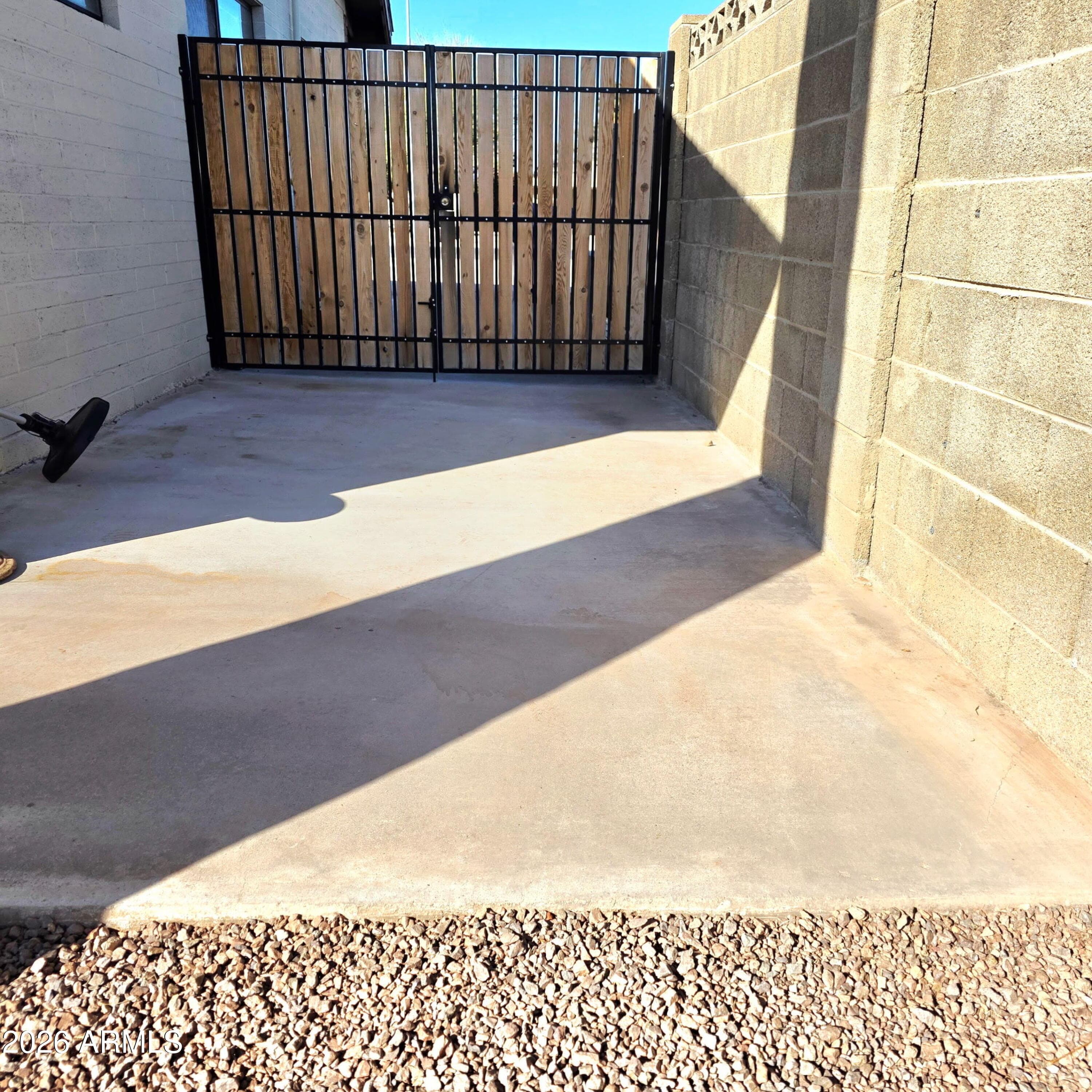 1047 E Fairfield St — photo 48