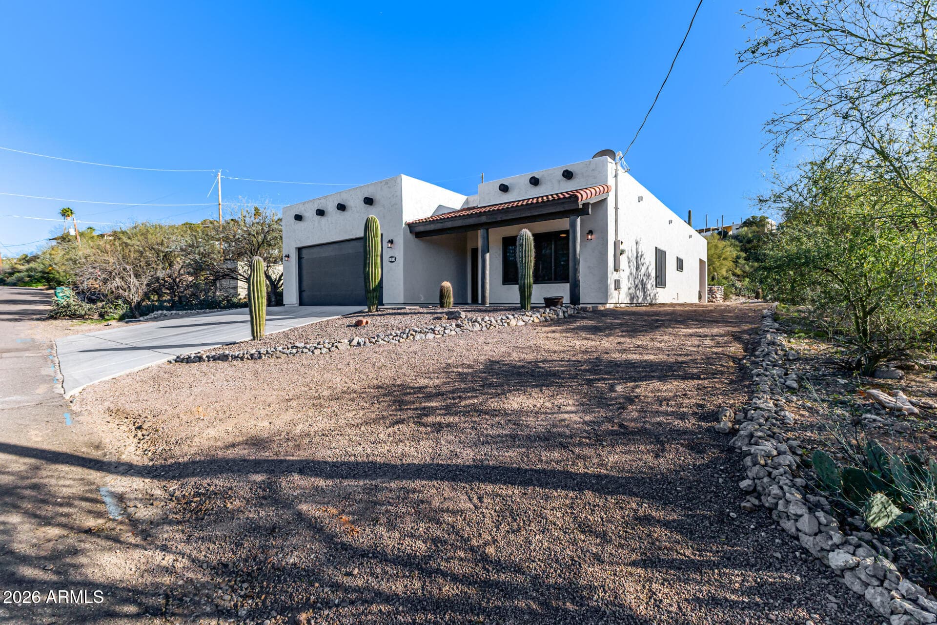 485 E Queen Creek Dr — photo 2