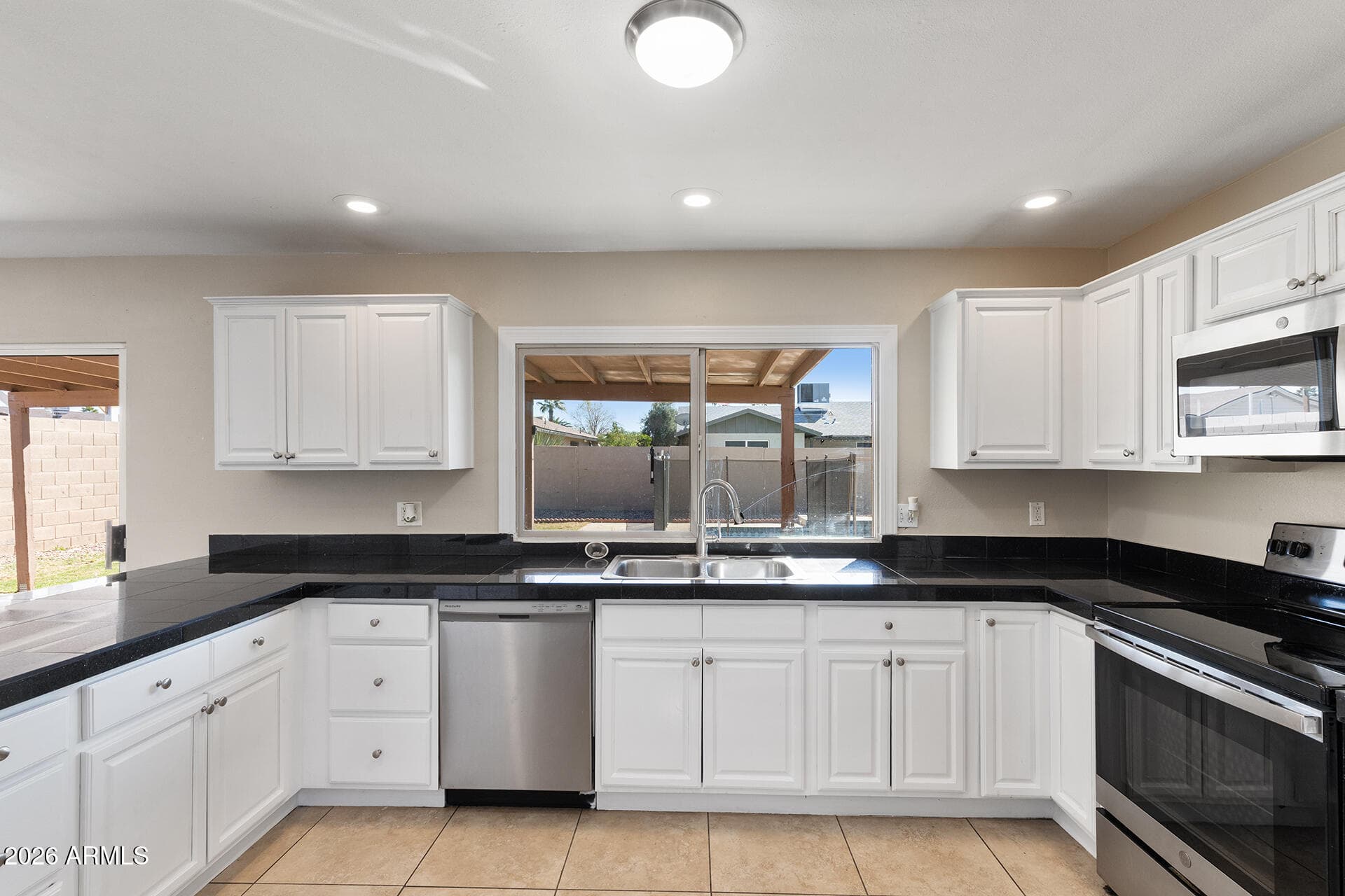 4569 W Shaw Butte Dr — photo 2