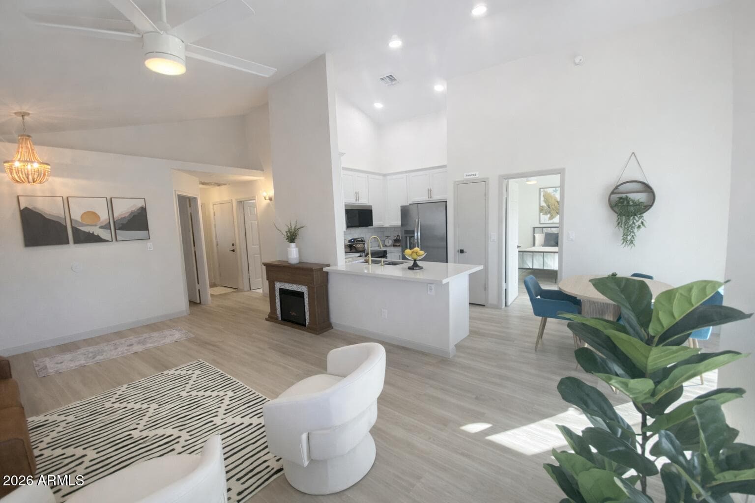 324 S Laveen Dr — photo 1