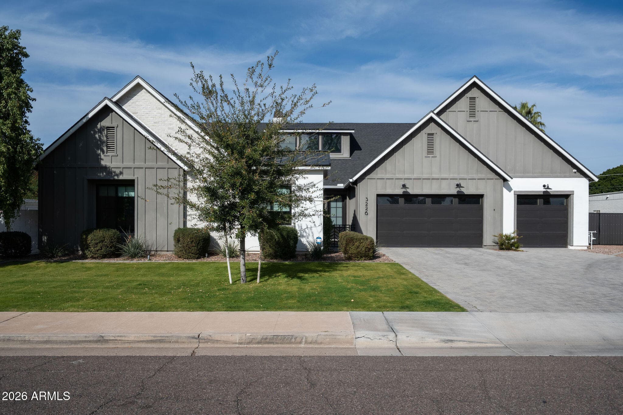 3226 E Glenrosa Ave — photo 1