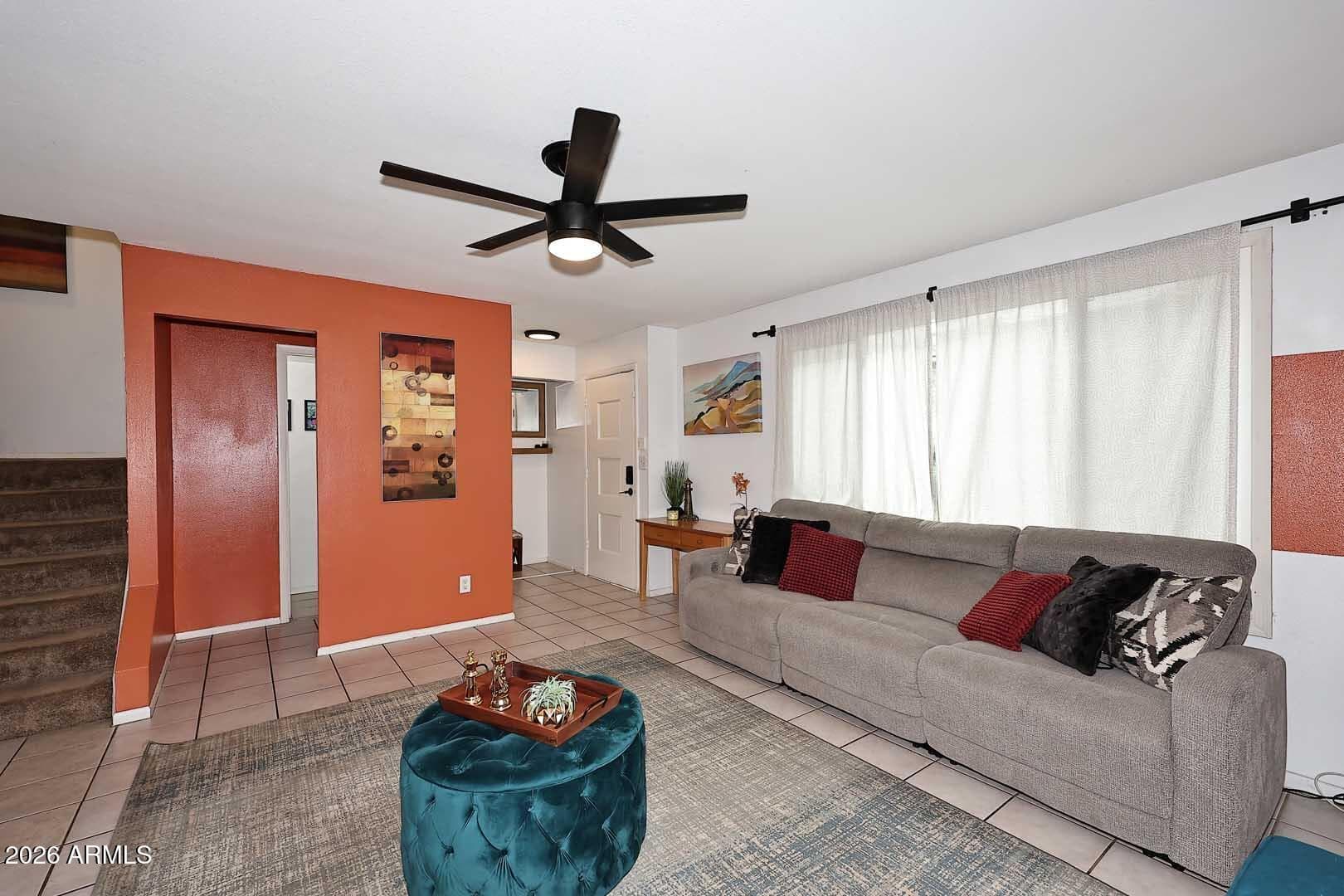 1621 W Hazelwood St — photo 1