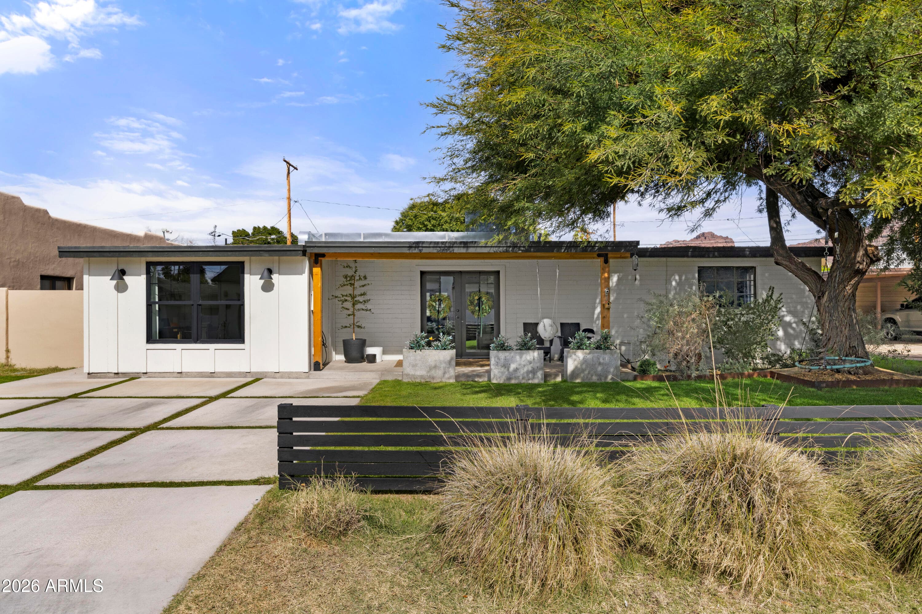 4614 E Devonshire Ave — photo 1