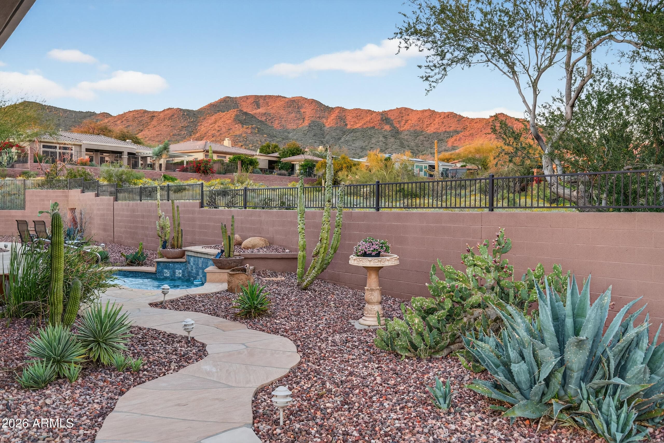 2201 W Hazelhurst Ct — photo 1