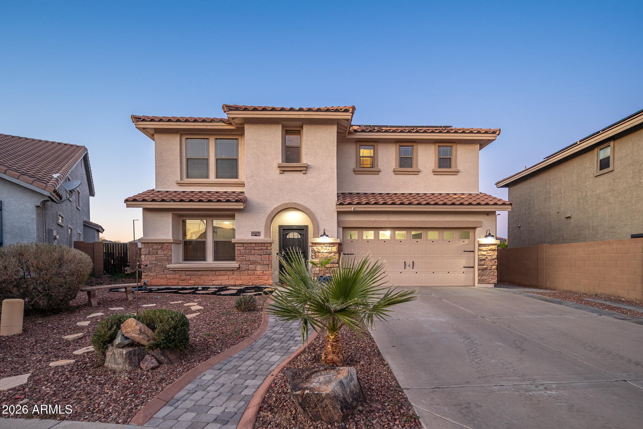 22178 W Moonlight Path — photo 2