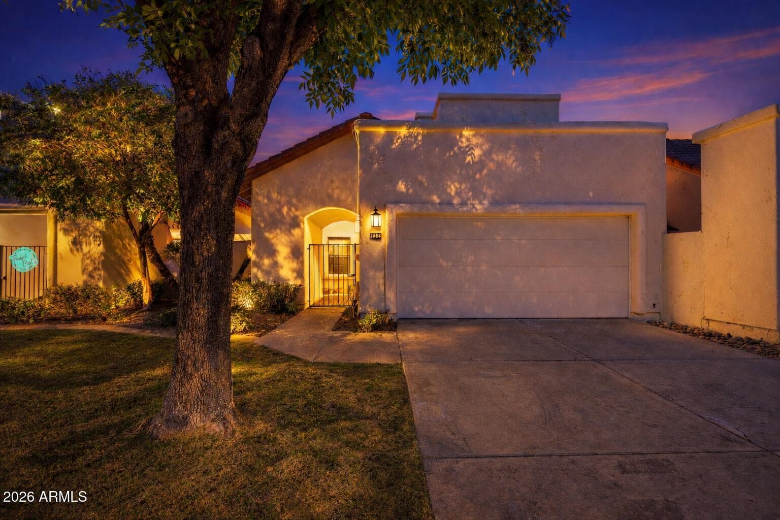 1906 E Calle De Arcos Dr — photo 1