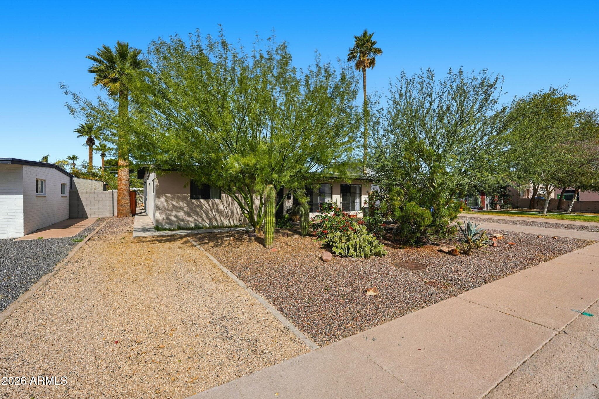 2326 E Mulberry Dr — photo 2