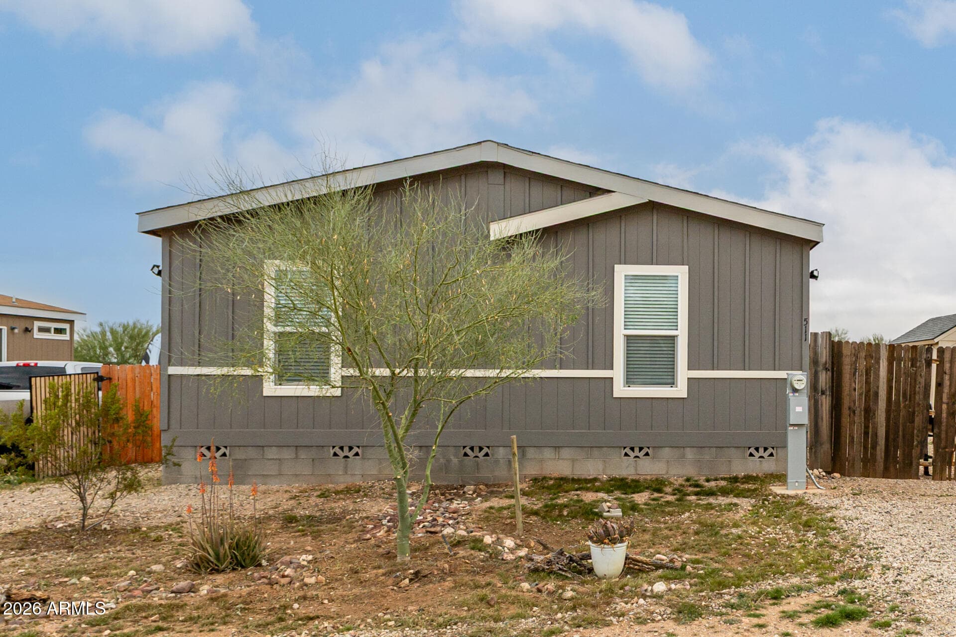 511 W Claessens Dr — photo 1