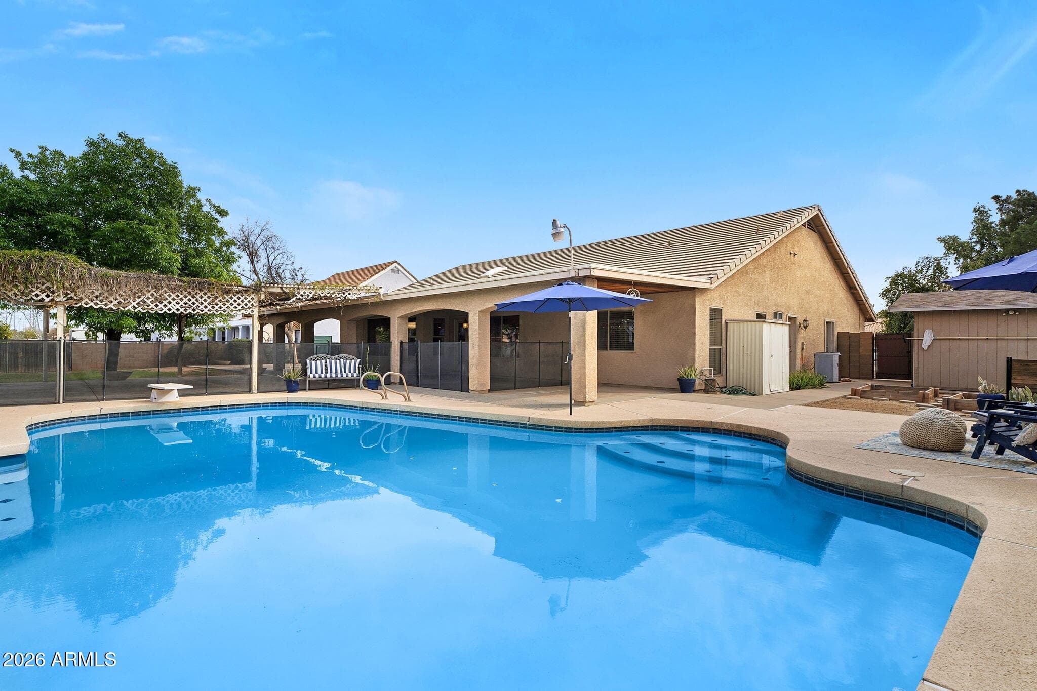 1822 E Lexington N Ave — photo 1