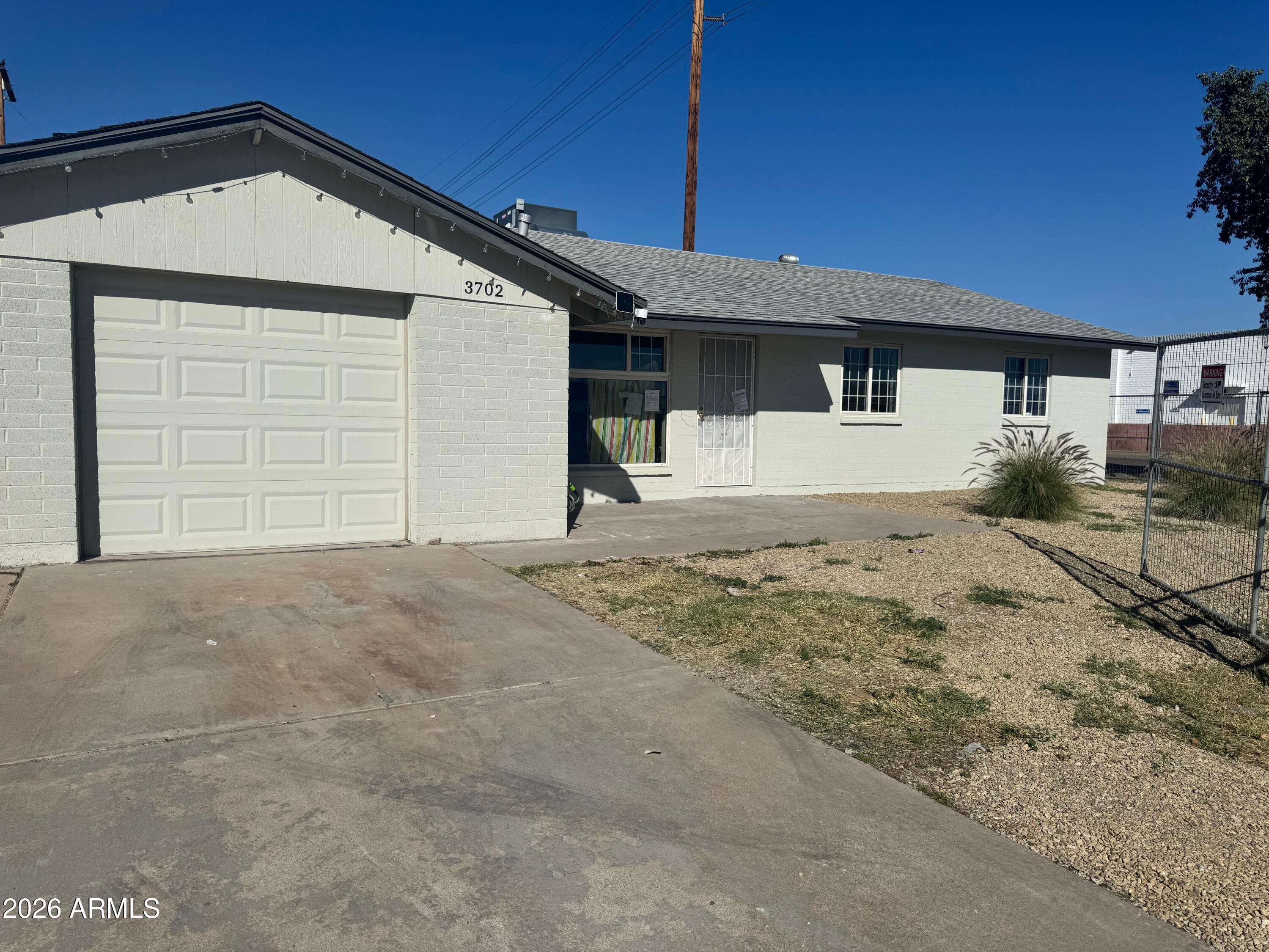 3702 W Glendale Ave — photo 2