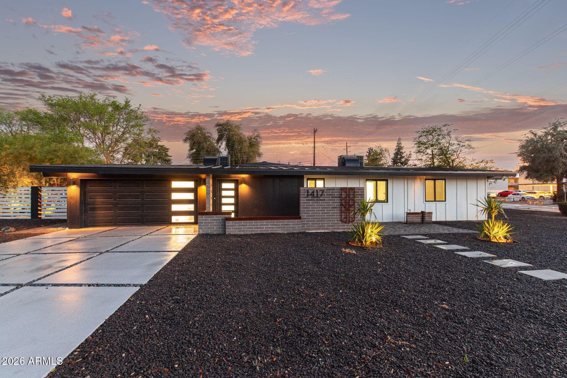 1417 W Glenn Dr — photo 1