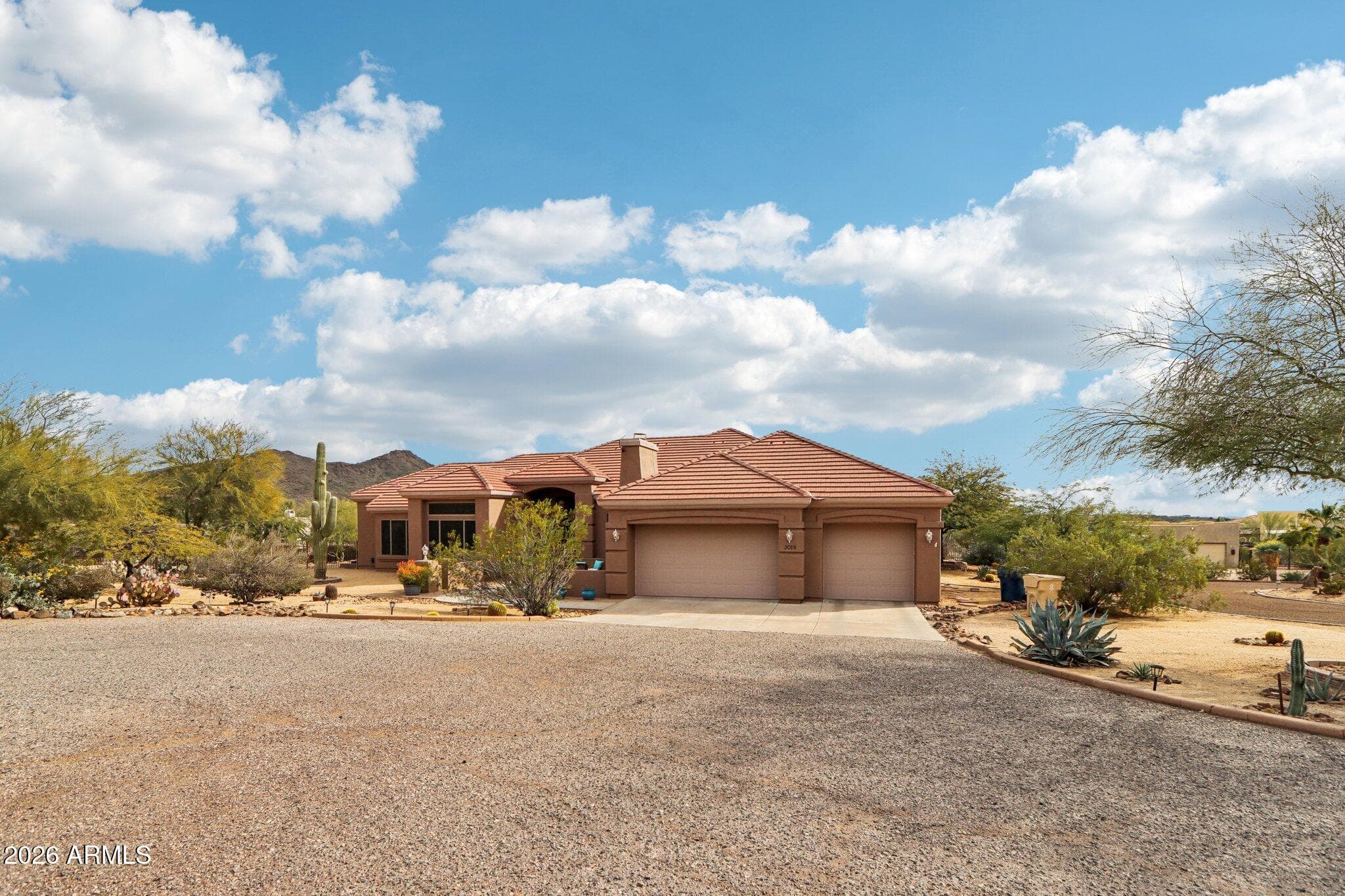 3019 W Carriage Dr — photo 2