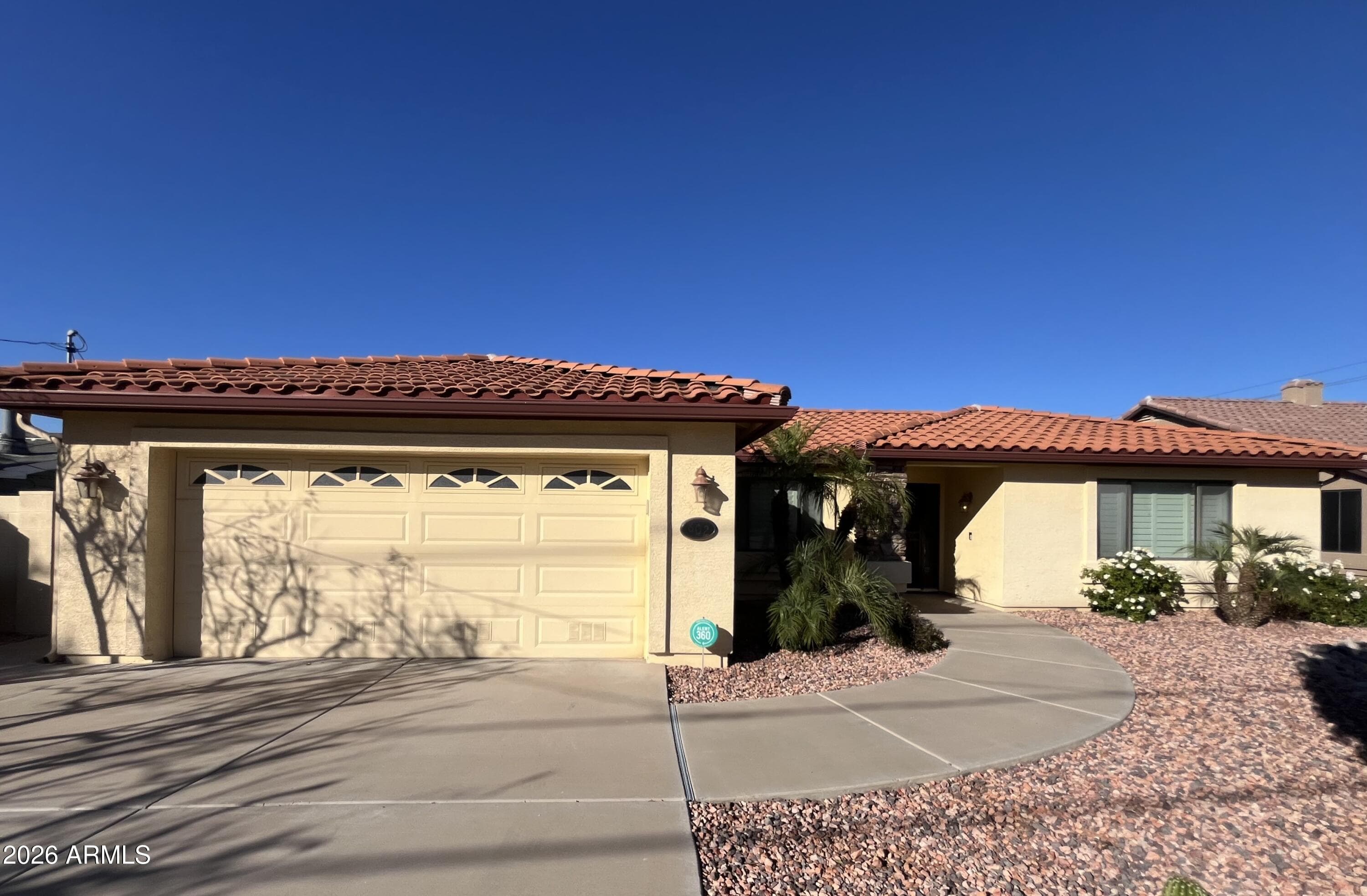 802 E Roberts Rd — photo 1