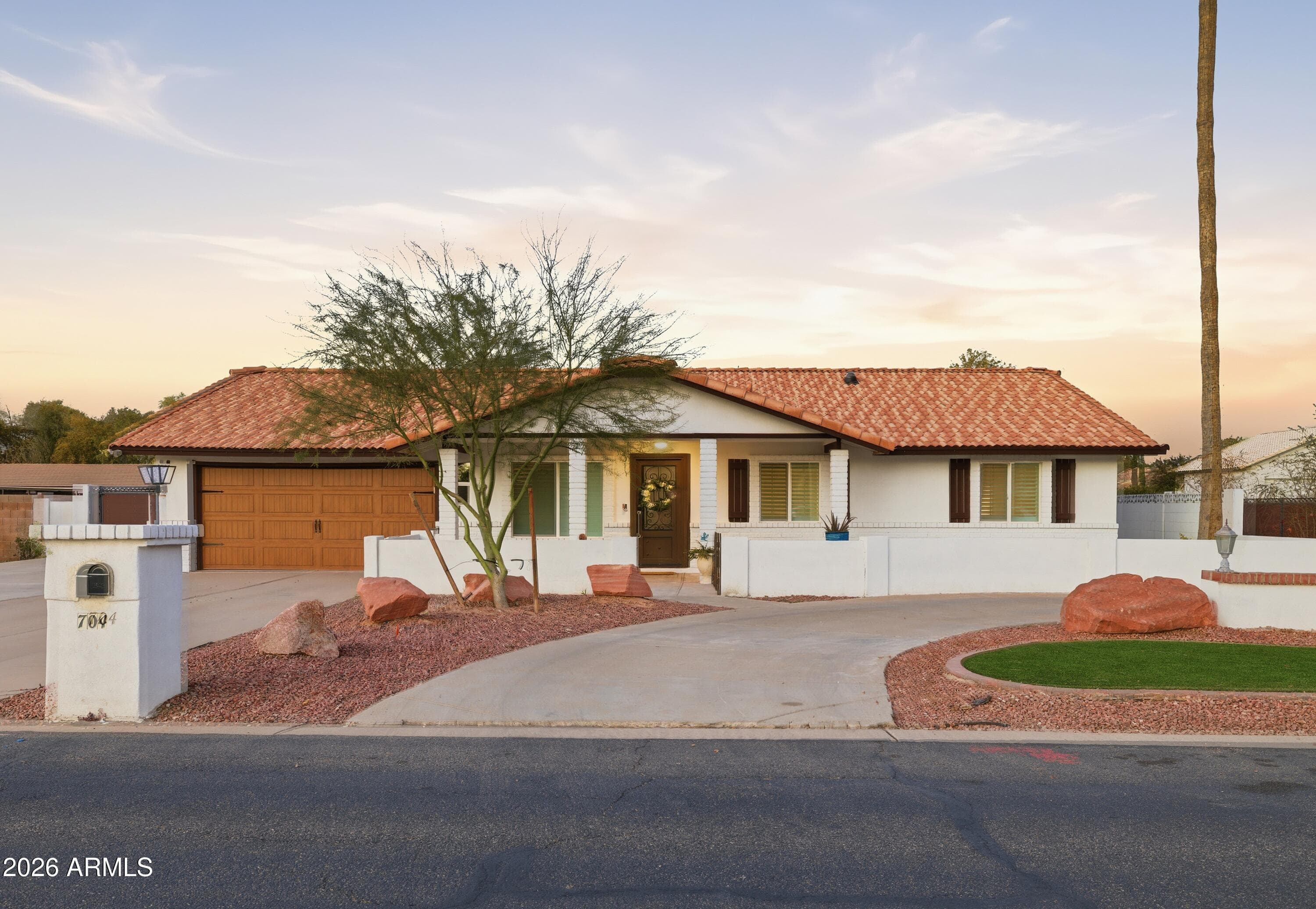 704 E Mesquite Ave — photo 1