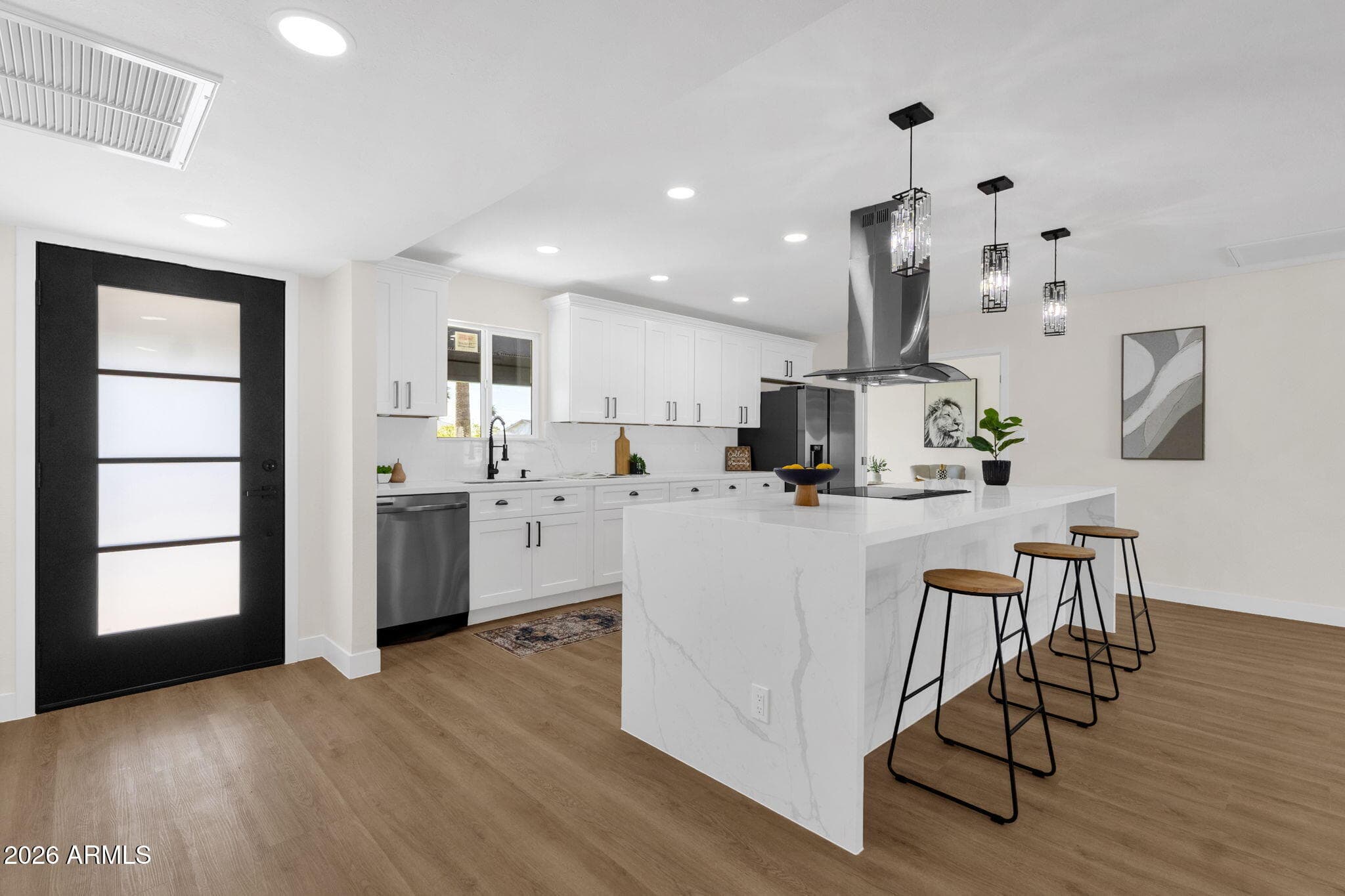 1524 W Mission Ln — photo 2