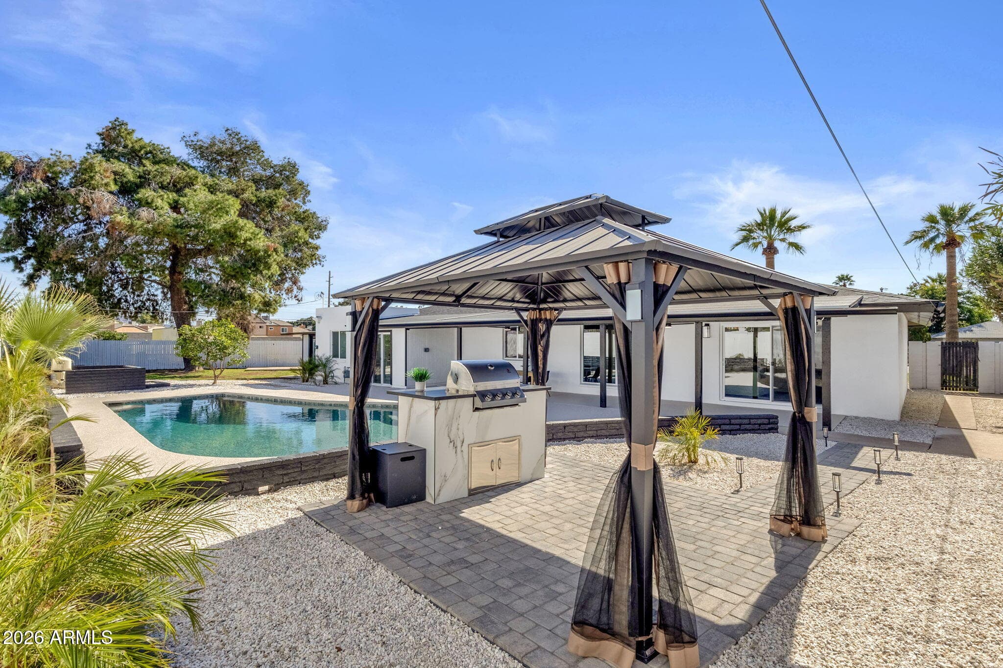 1524 W Mission Ln — photo 1