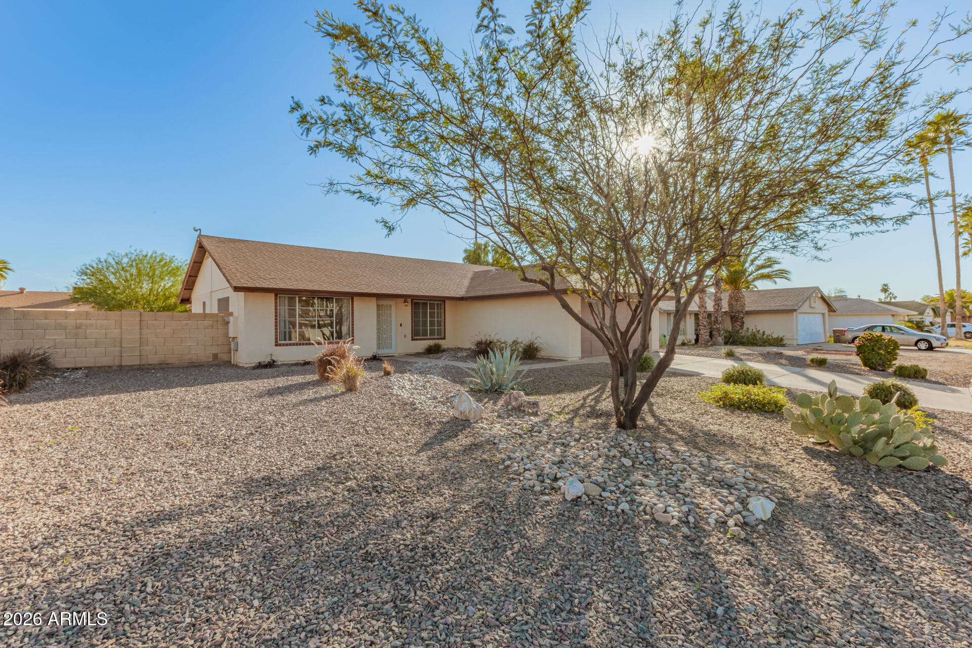 8057 W Dreyfus Dr — photo 2