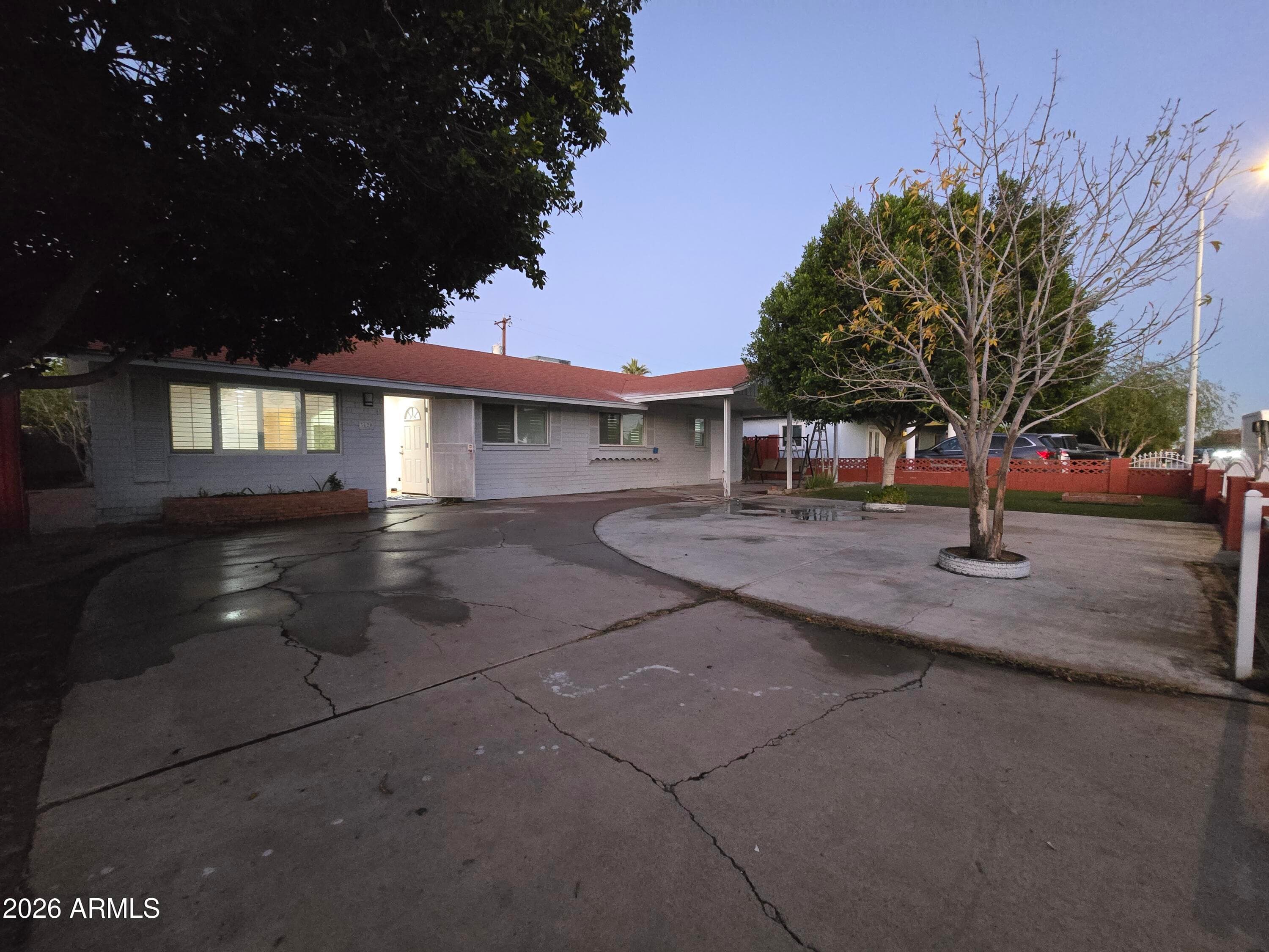 3420 W Maryland Ave — photo 1