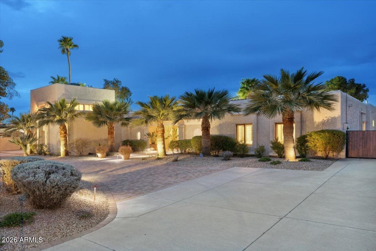 6812 E Presidio Rd — photo 1