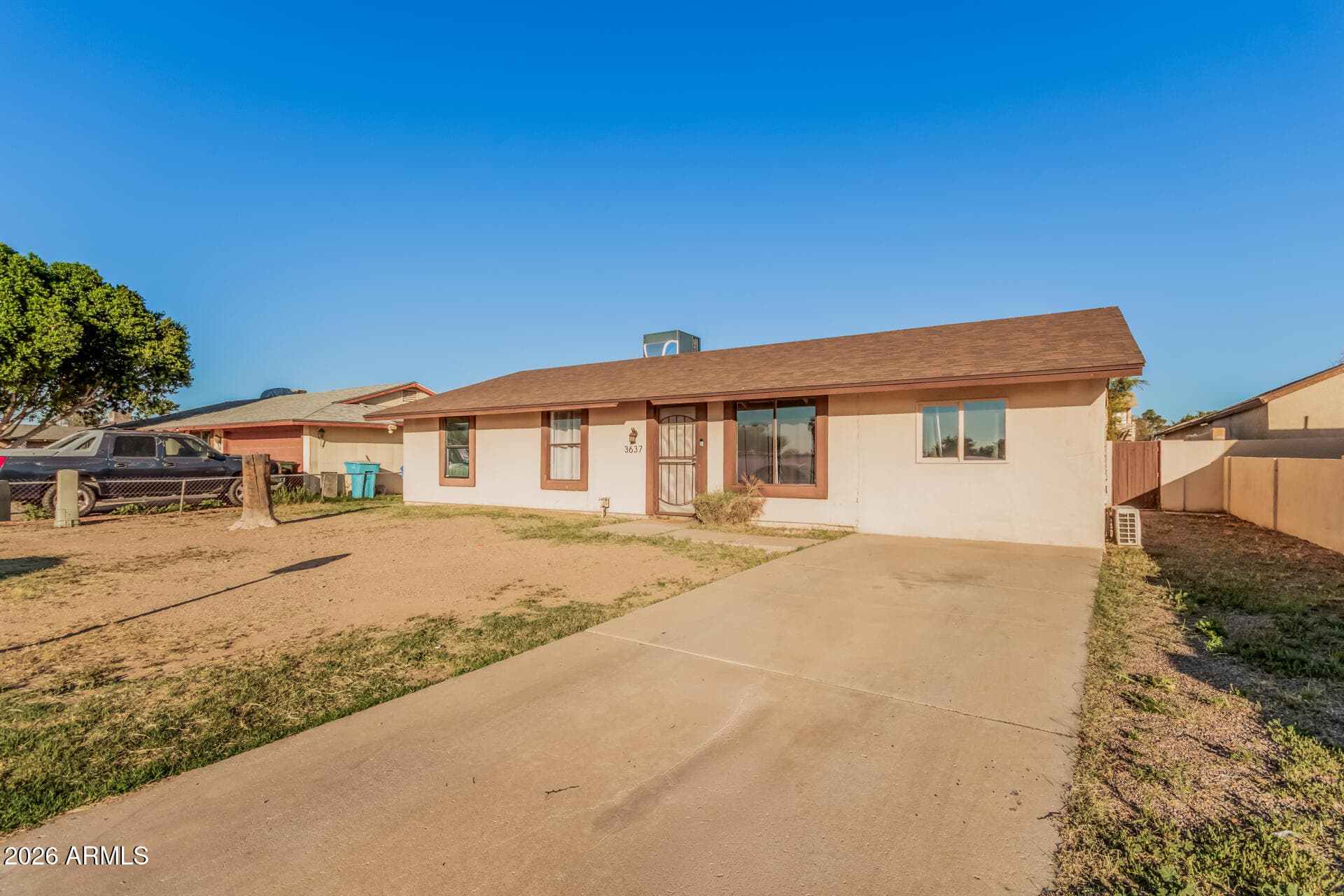 3637 N 73rd Ave — photo 2