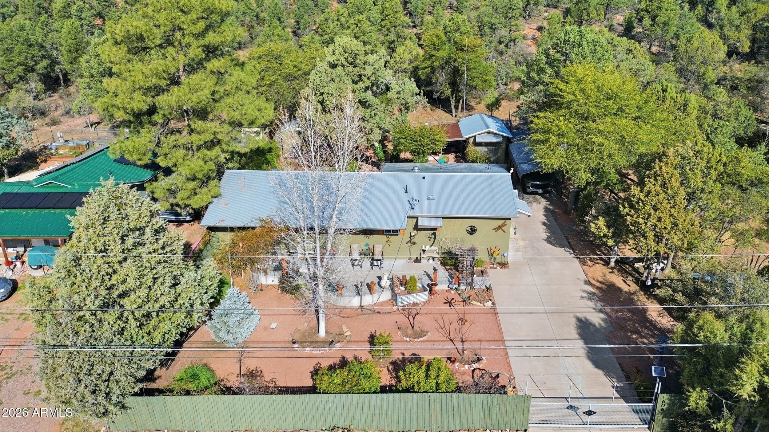 606 E Luke Dr — photo 1