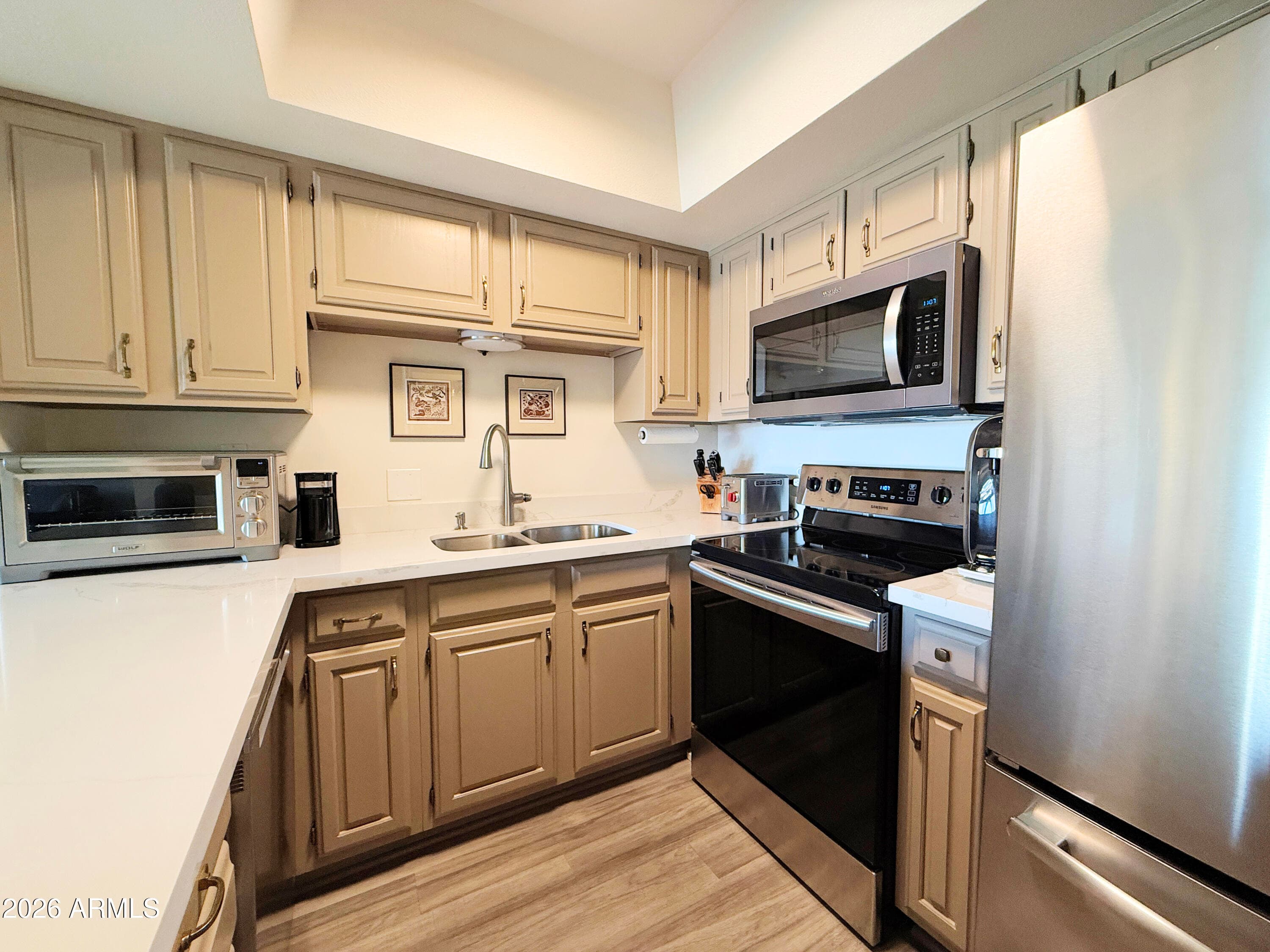 10330 W THUNDERBIRD BLVD - Photo 3