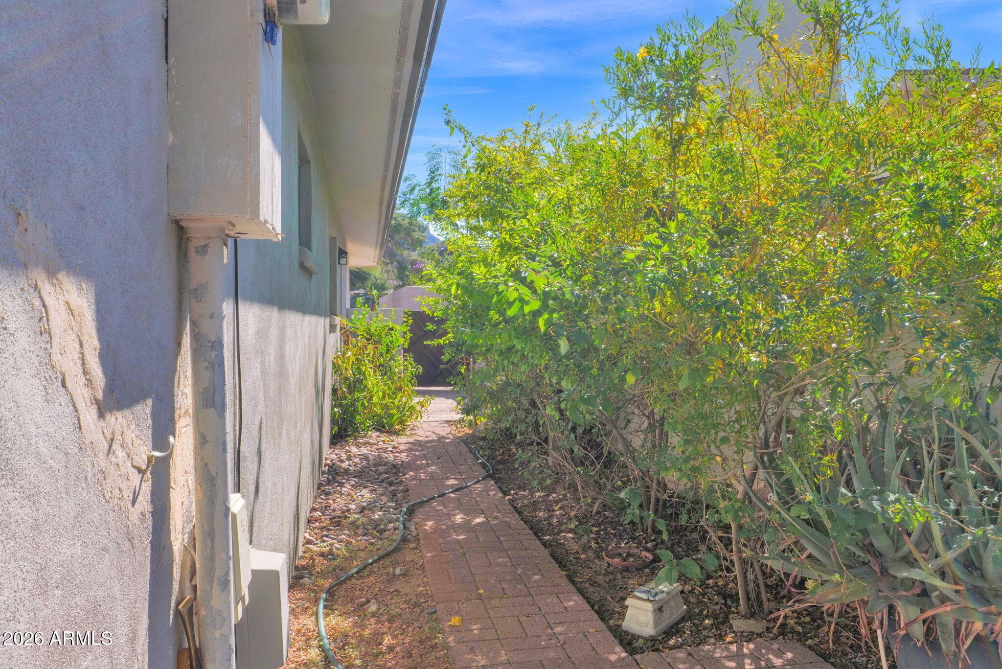 2818 E Calaveros Dr — photo 33