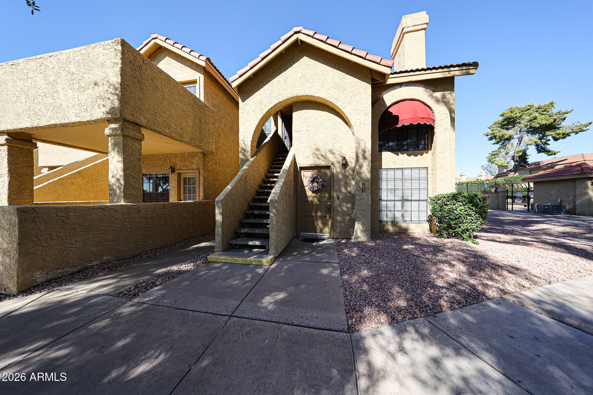 1126 W Elliot Rd 2040 — photo 1