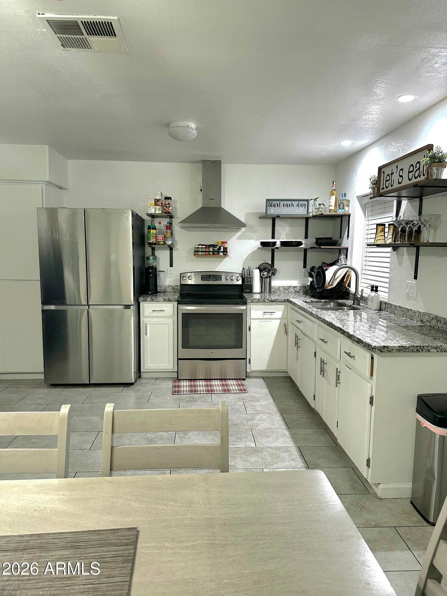 8109 W Montecito Ave — photo 1