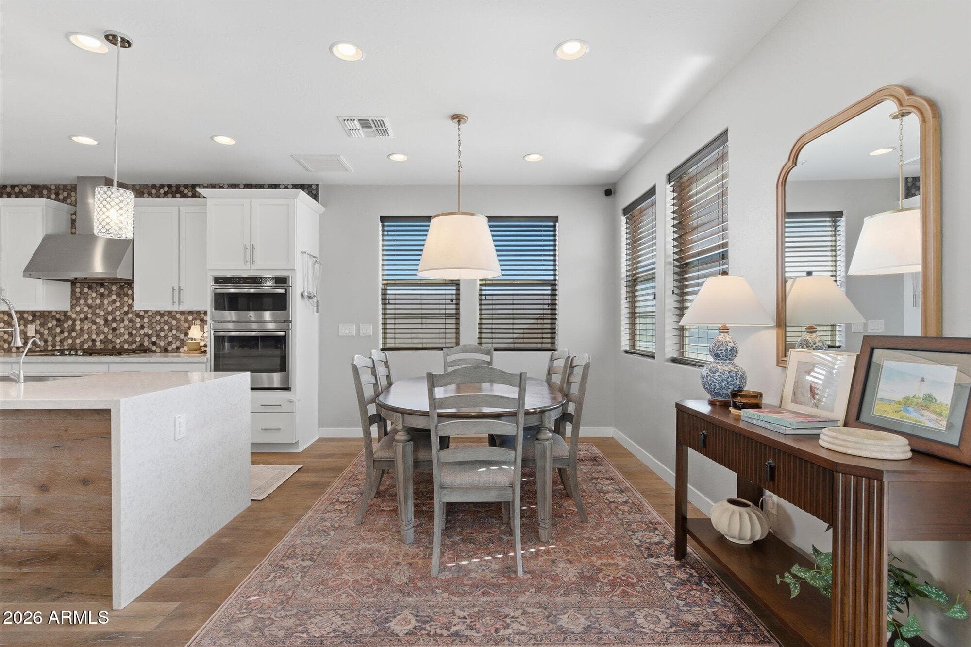 2338 W Gloria Ln — photo 1