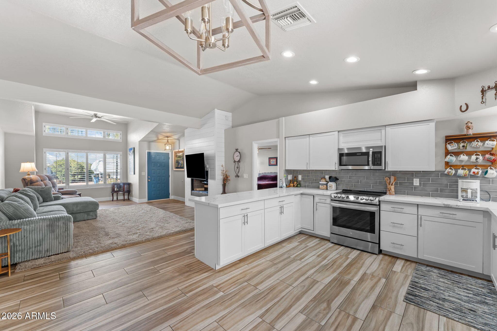 2105 W Terrace Dr — photo 2