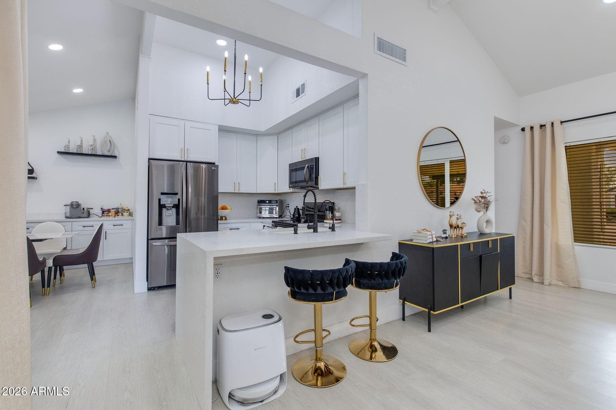 5216 W Voltaire Dr — photo 2