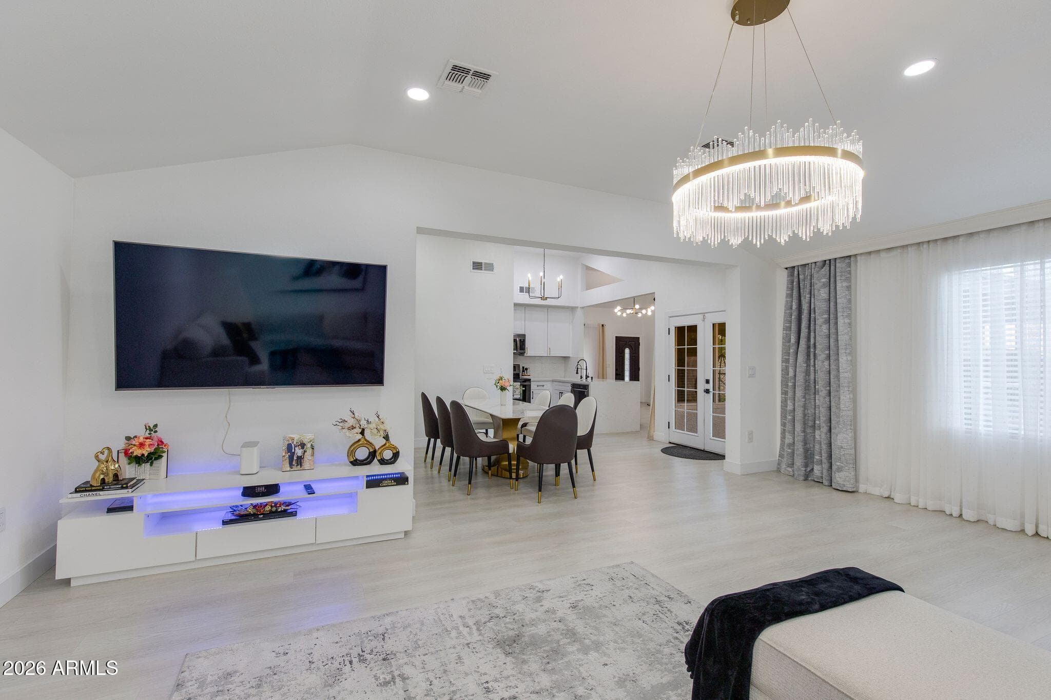 5216 W Voltaire Dr — photo 1