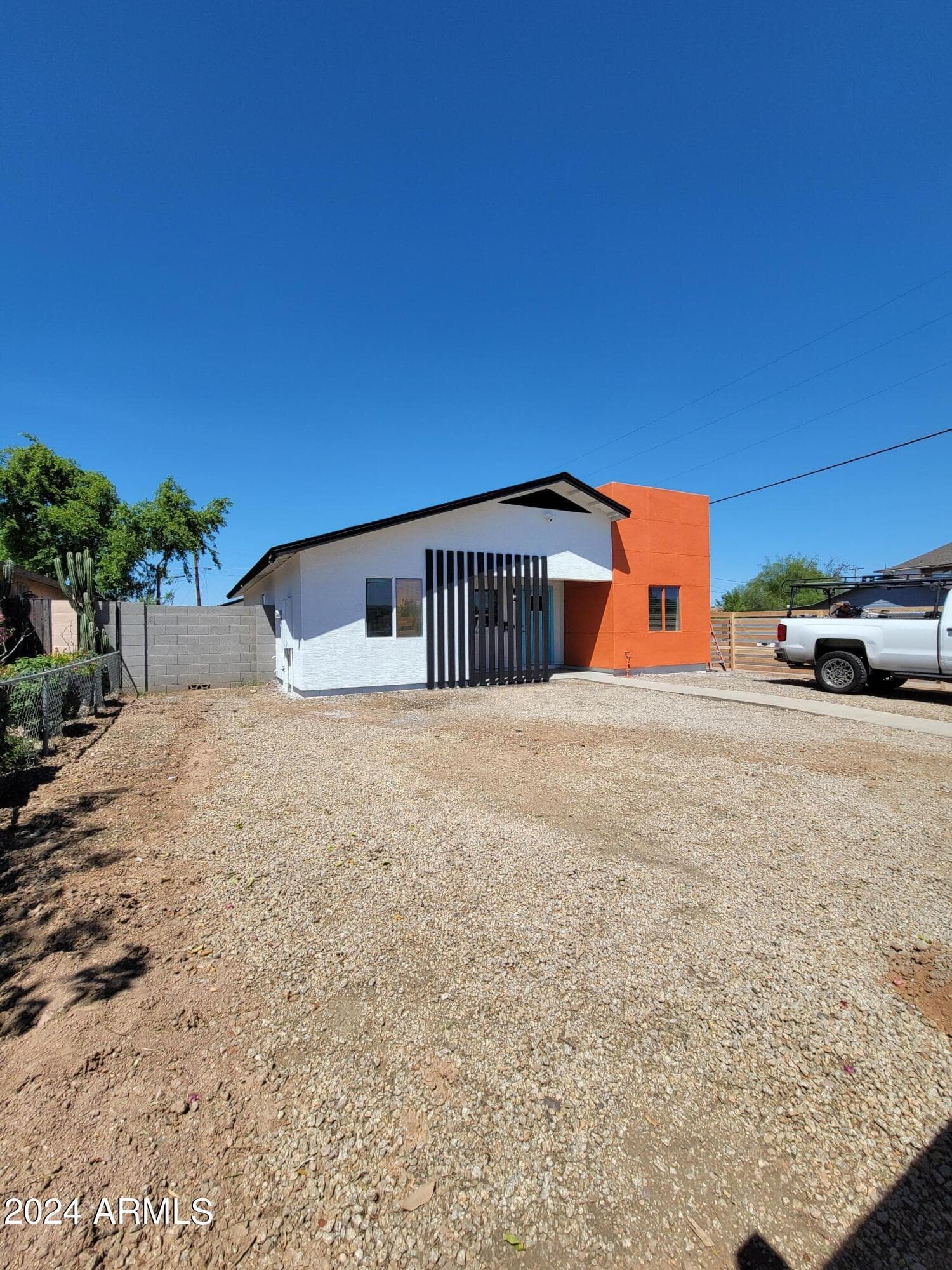 2002 W Adams St — photo 2