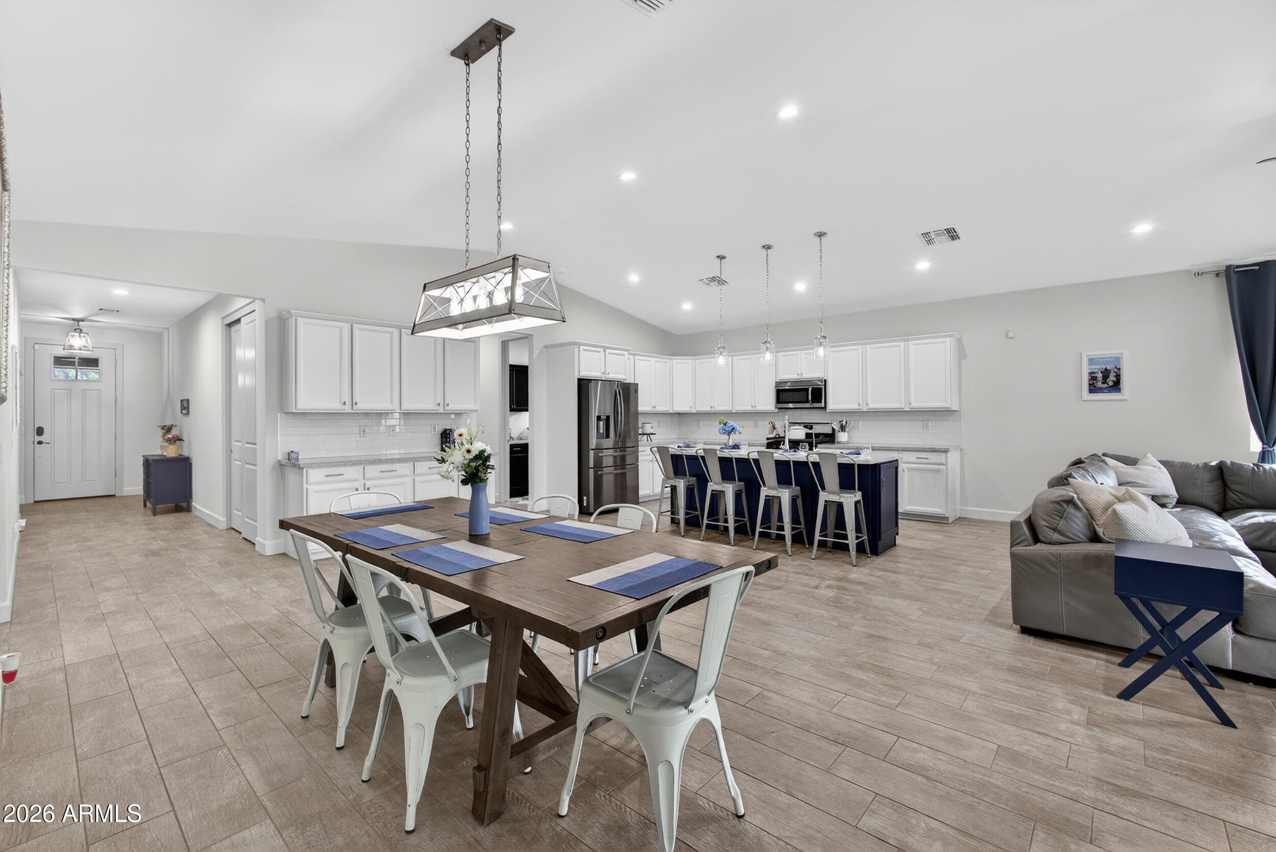 8942 N 15th Ln — photo 2