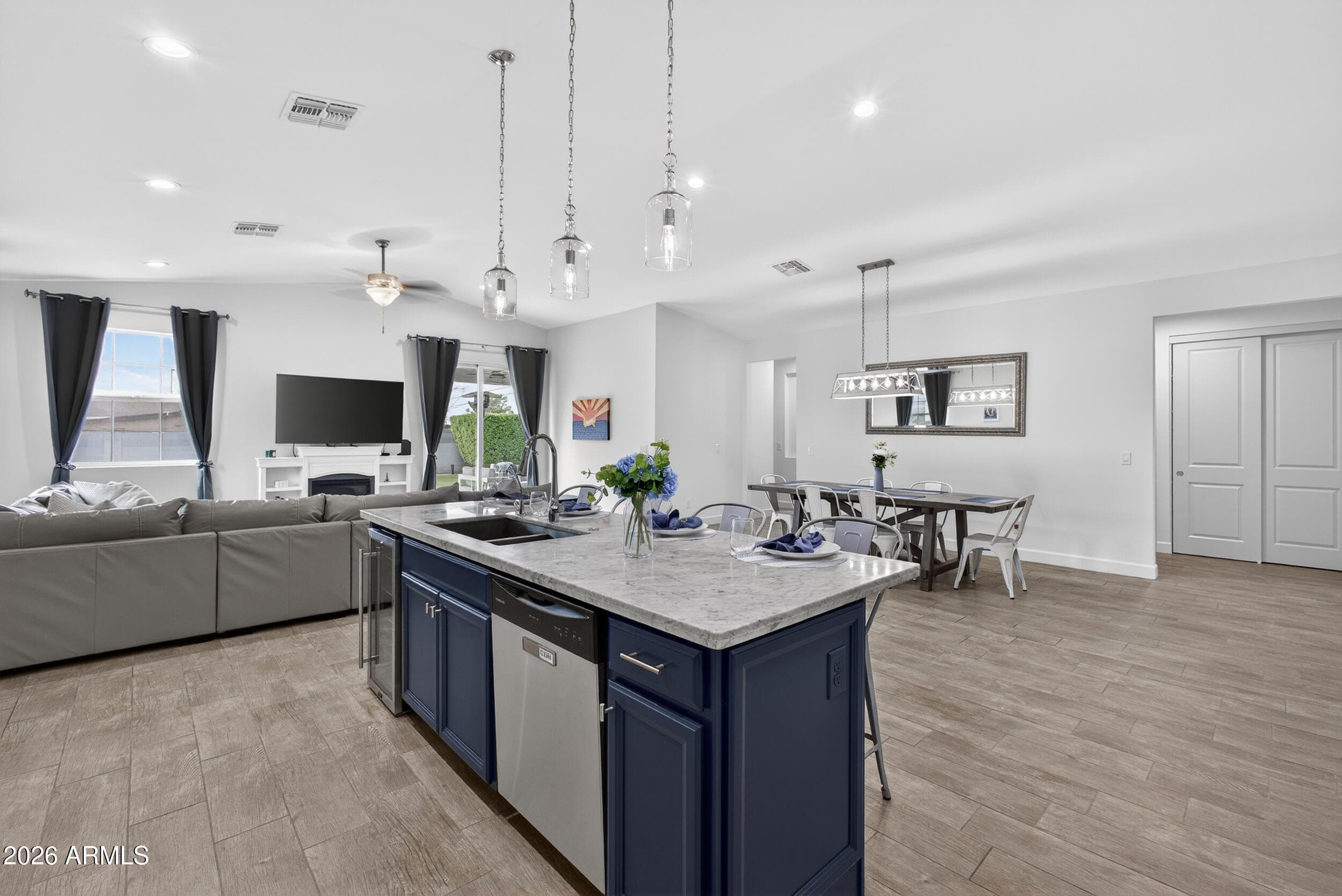 8942 N 15th Ln — photo 1