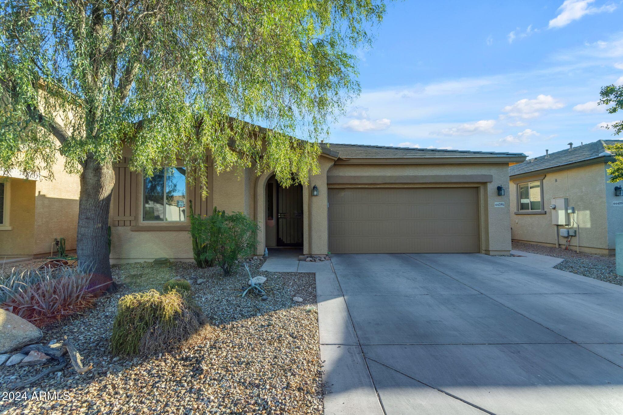 44395 W Bailey Dr — photo 1