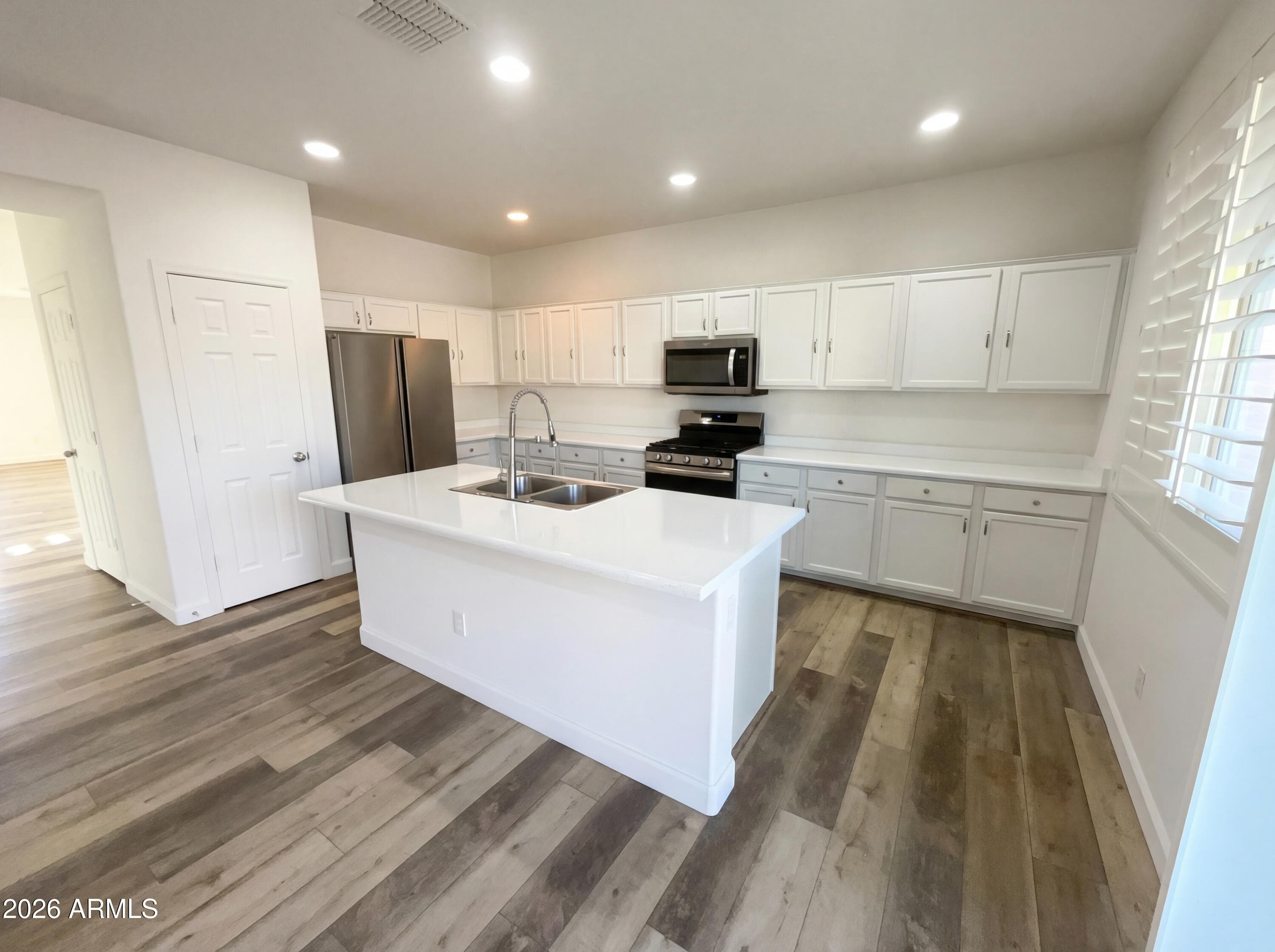 3940 E Blue Spruce Ln — photo 2